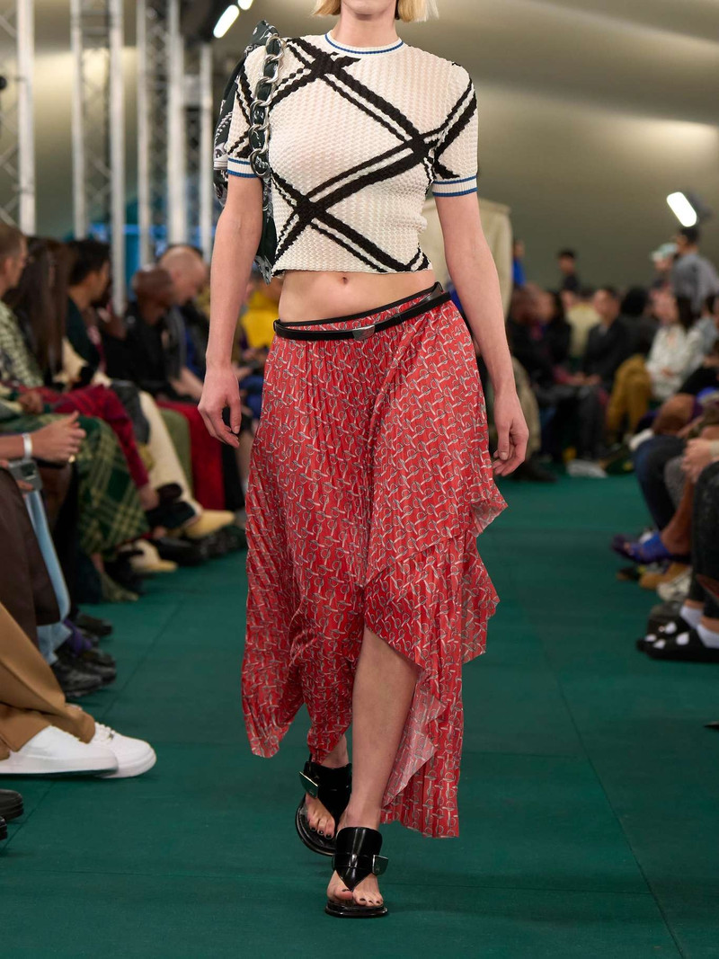 Asymmetric printed plissé-twill skirt 5