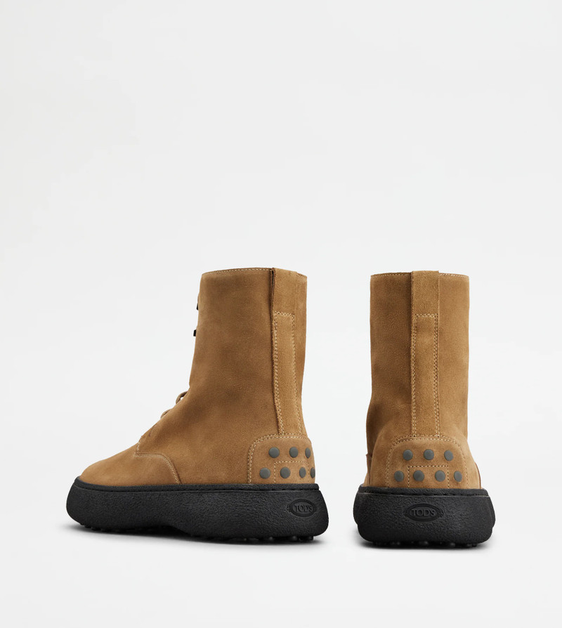 Tod's TOD'S W. G. LACE-UP ANKLE BOOTS IN SUEDE - BROWN outlook