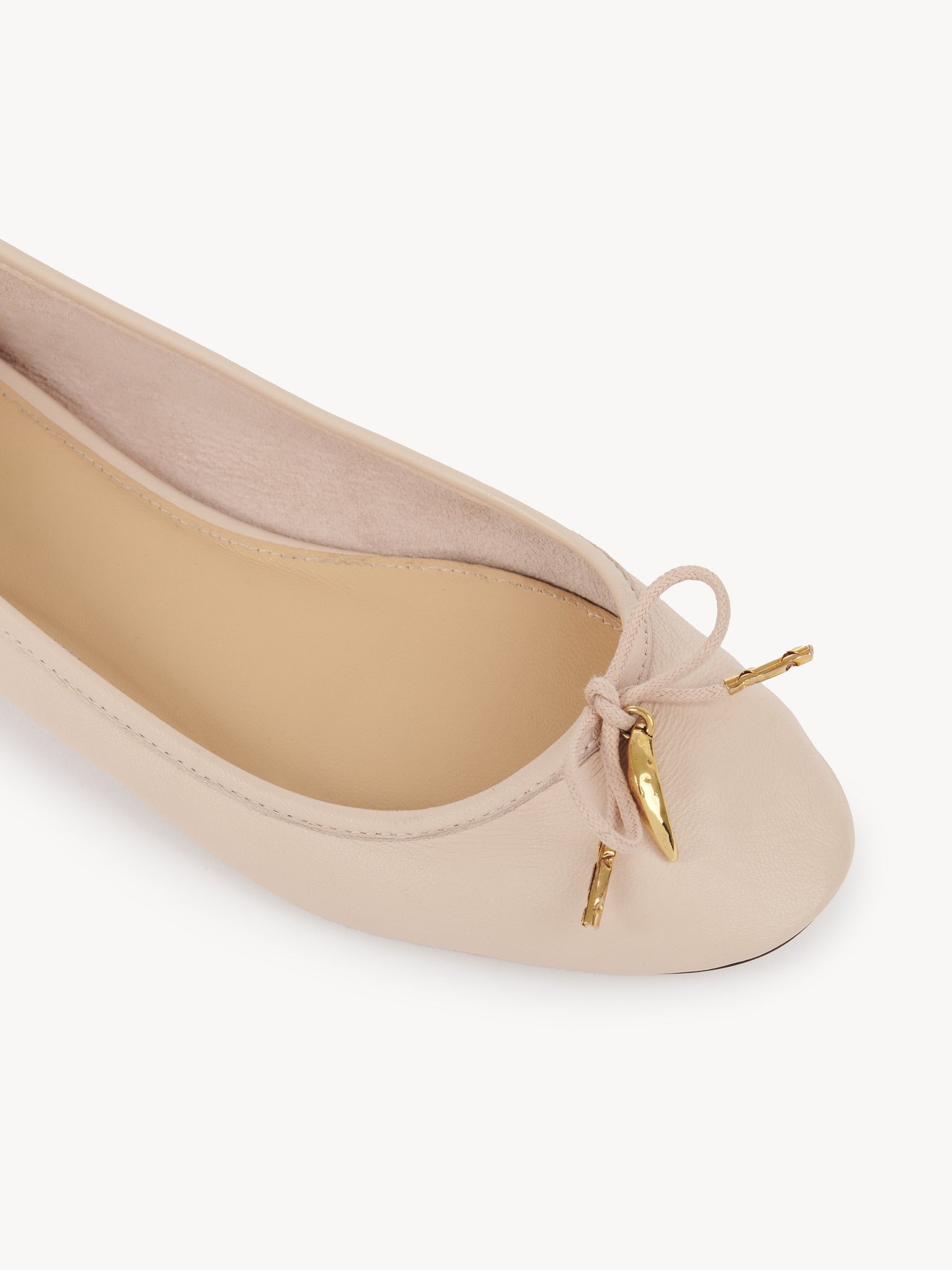 チャームがポイント ★ CHLOE Iris beige leather ballerinas CHLOÉ Iris embellished leather ballet flats | NET-A-PORTER