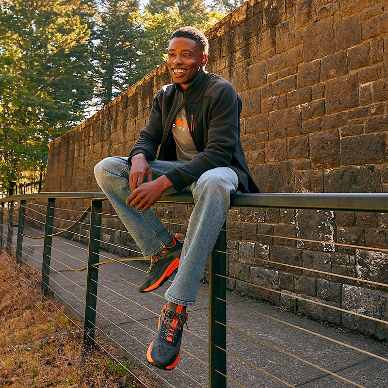 Men's Motion Access Low Lace-Up Sneaker 9