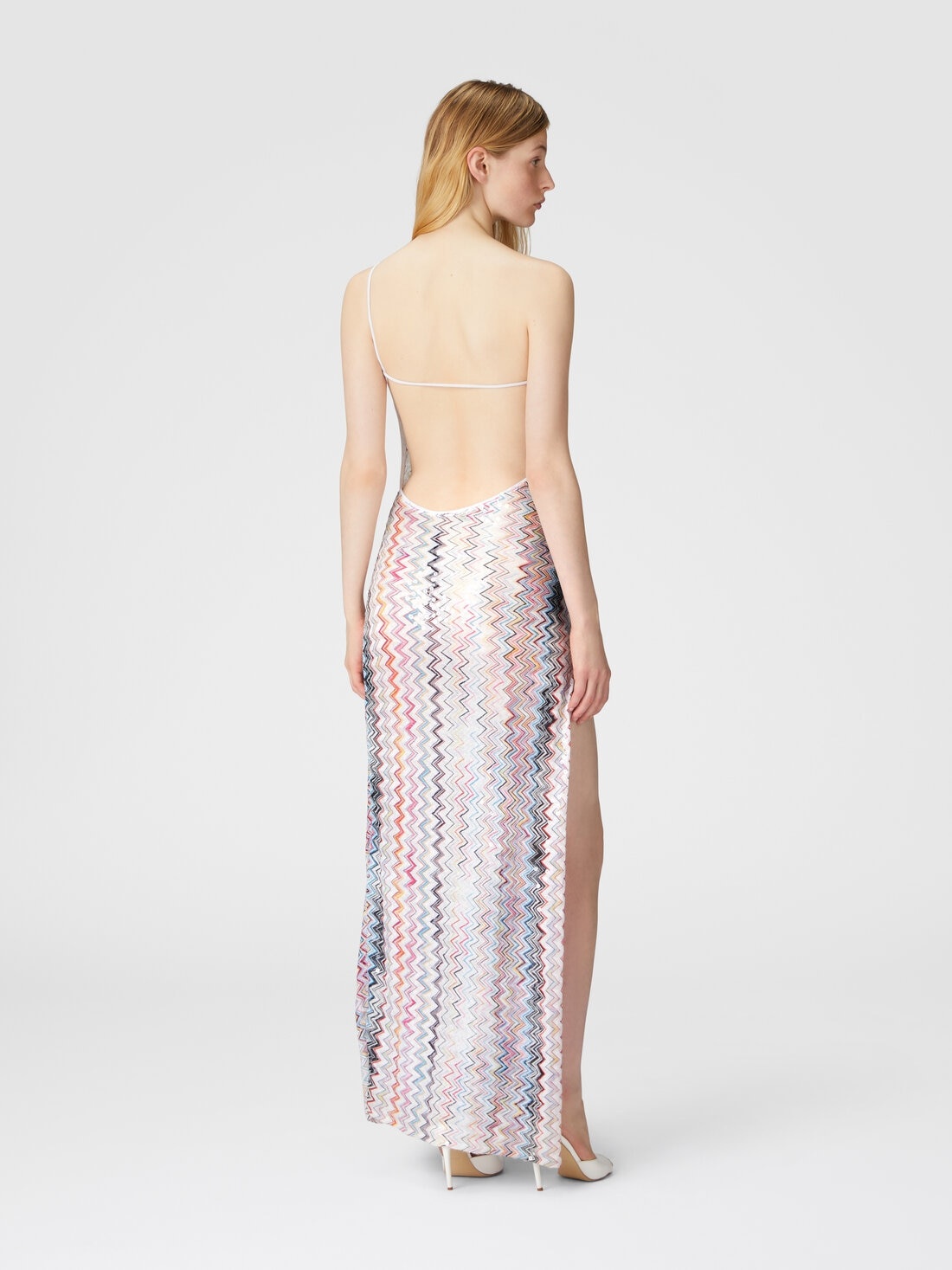 Long one-shoulder cover-up with zig zag pattern - 3