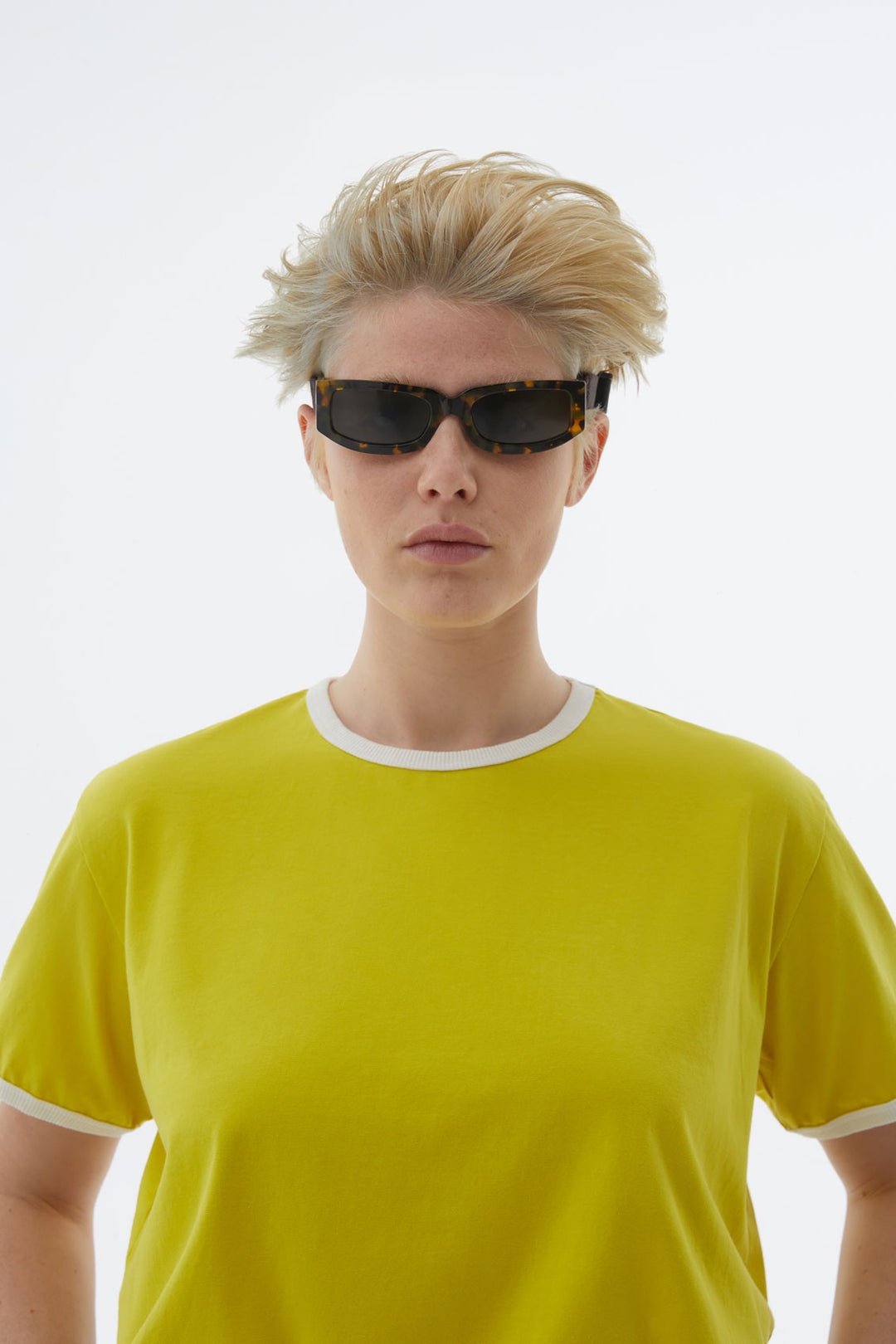 YELLOW T-SHIRT WITH WHITE PROFILES - 4