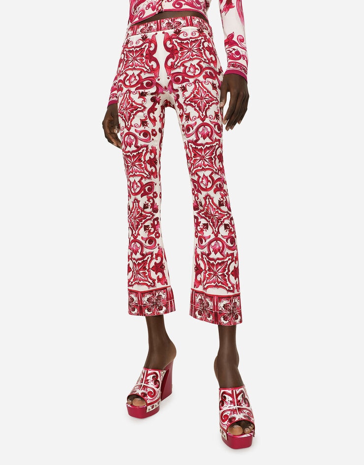 Flared trumpet-leg charmeuse pants with Majolica print - 4