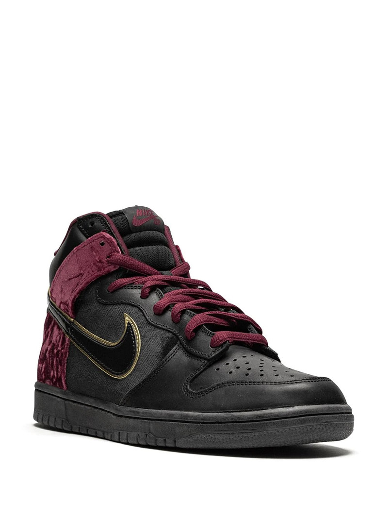 Nike Dunk High Premium SB “Bloody Sunday” sneakers outlook