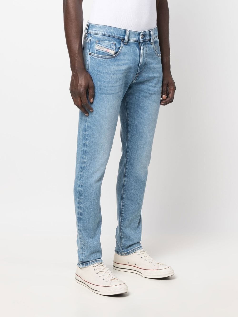 slim-cut light-wash jeans - 3