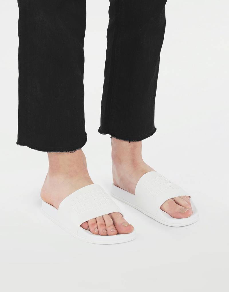 Maison Margiela Logo slides outlook