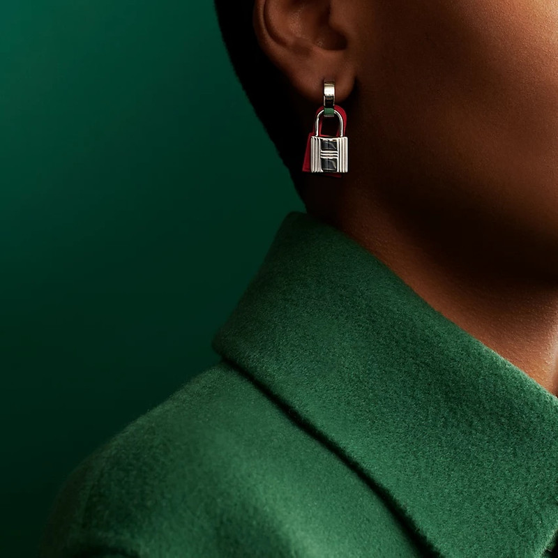 Hermès O'Kelly earrings outlook