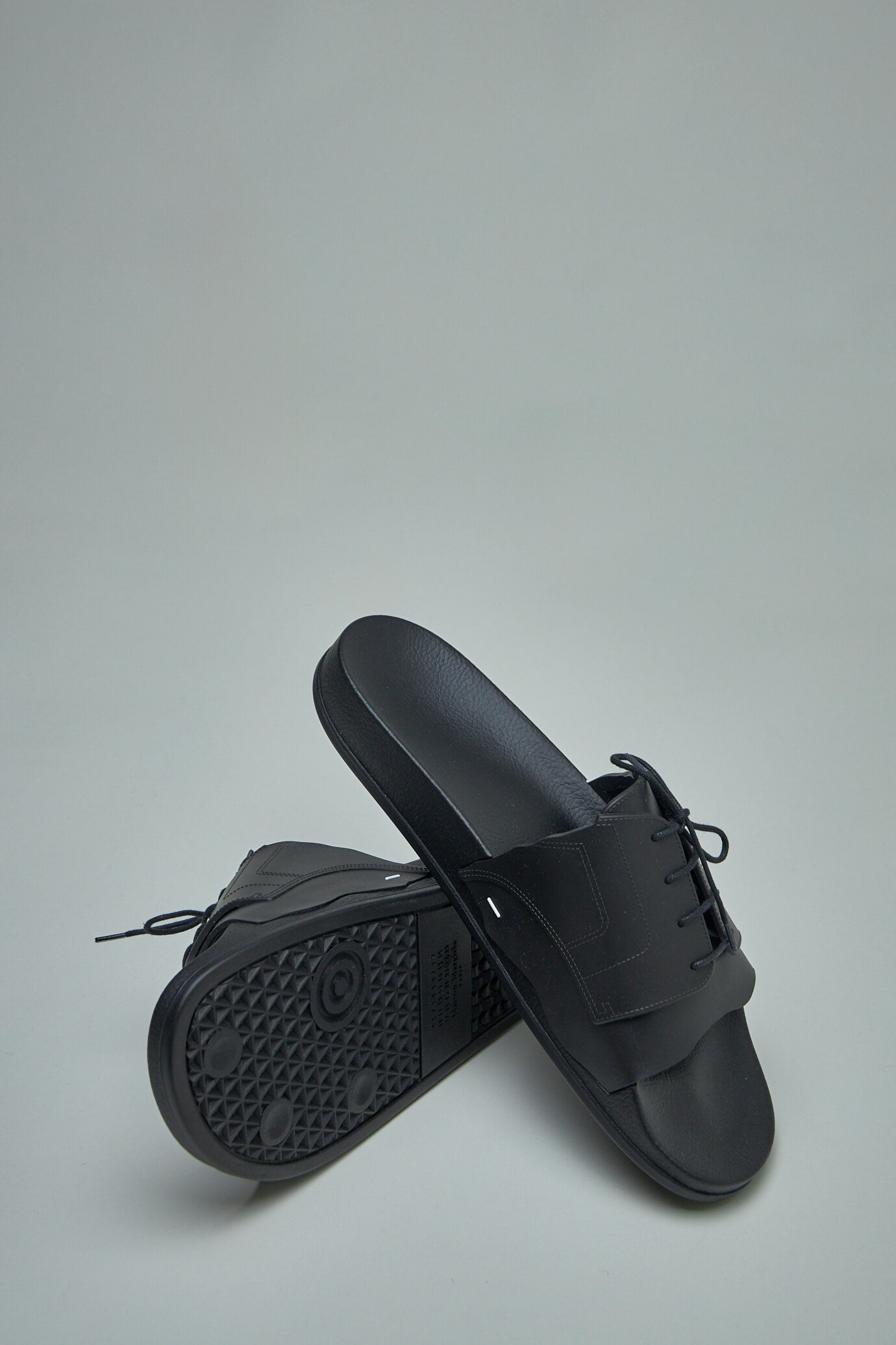 【送料&関税込】Maison Margiela Grecian Sliders MM6 Maison Margiela Numbers-motif Slides | Black | FARFETCH JO