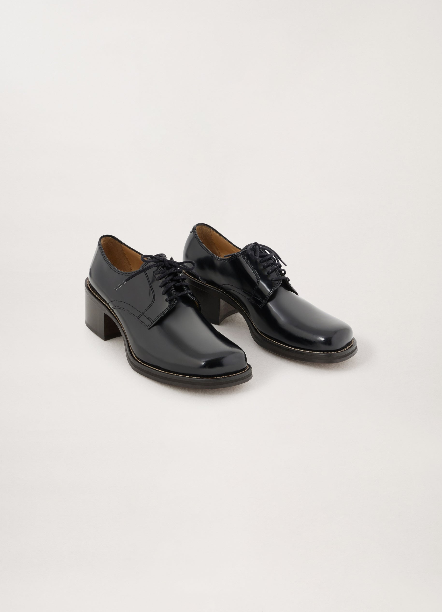 SQUARE DERBY
SLEEK LEATHER - 2