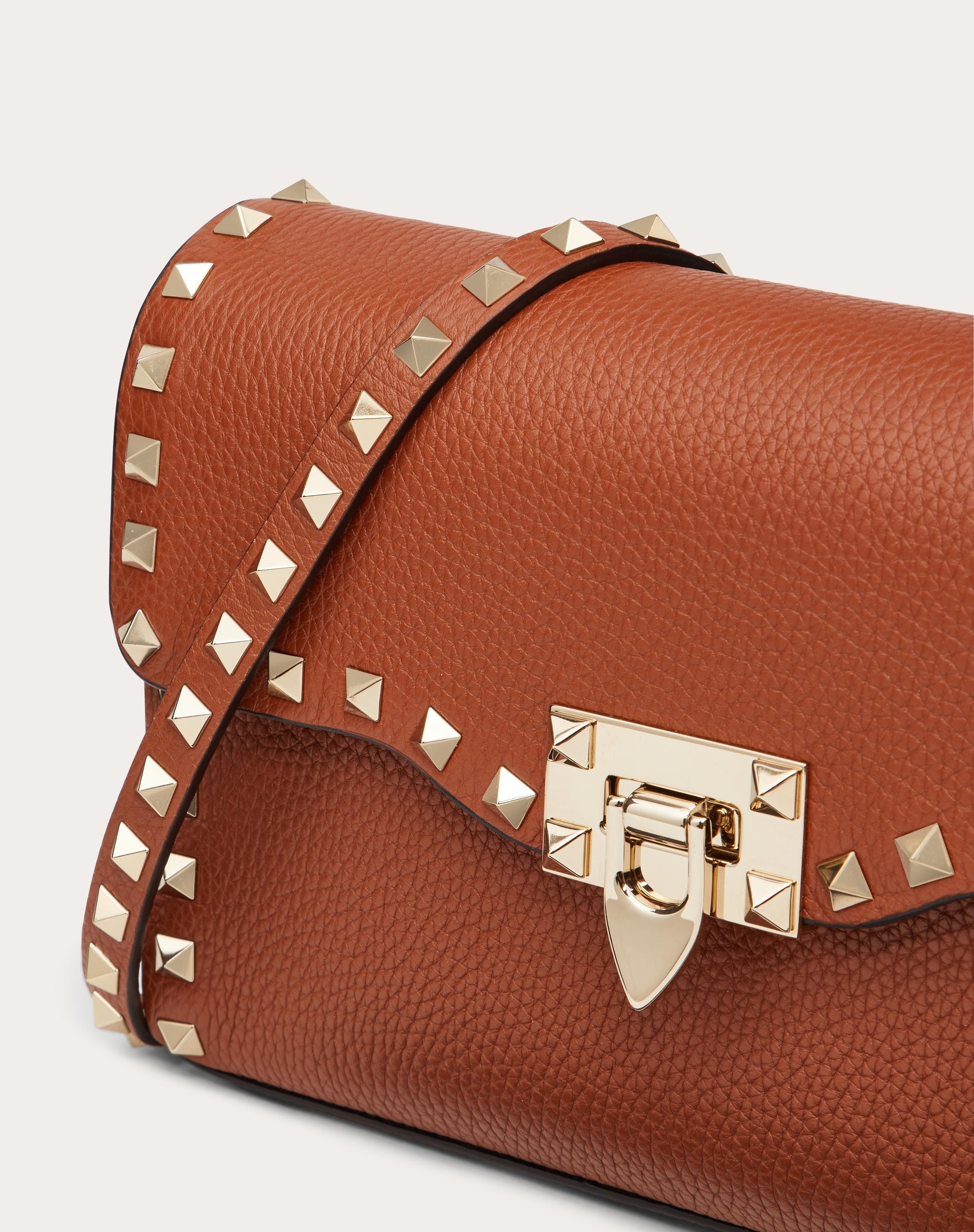 SMALL ROCKSTUD GRAINY CALFSKIN CROSSBODY BAG - 5