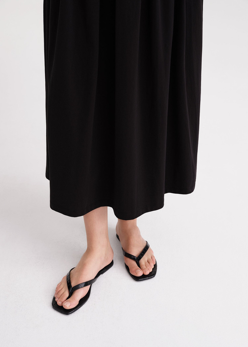 TOTEME The Flip-Flop Flat black croco outlook