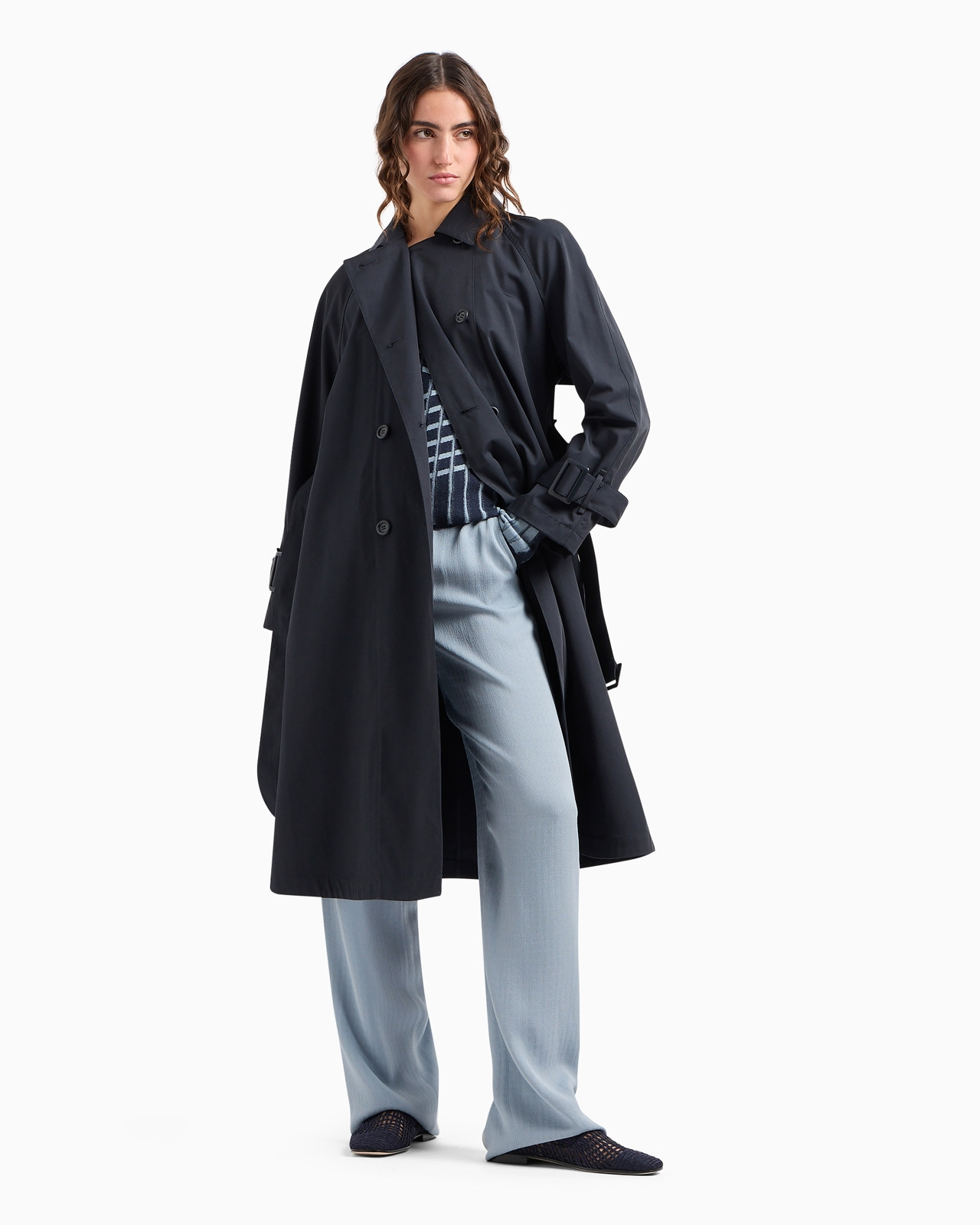 Double-breasted trench coat with belt in water-repellent technical cotton - 4