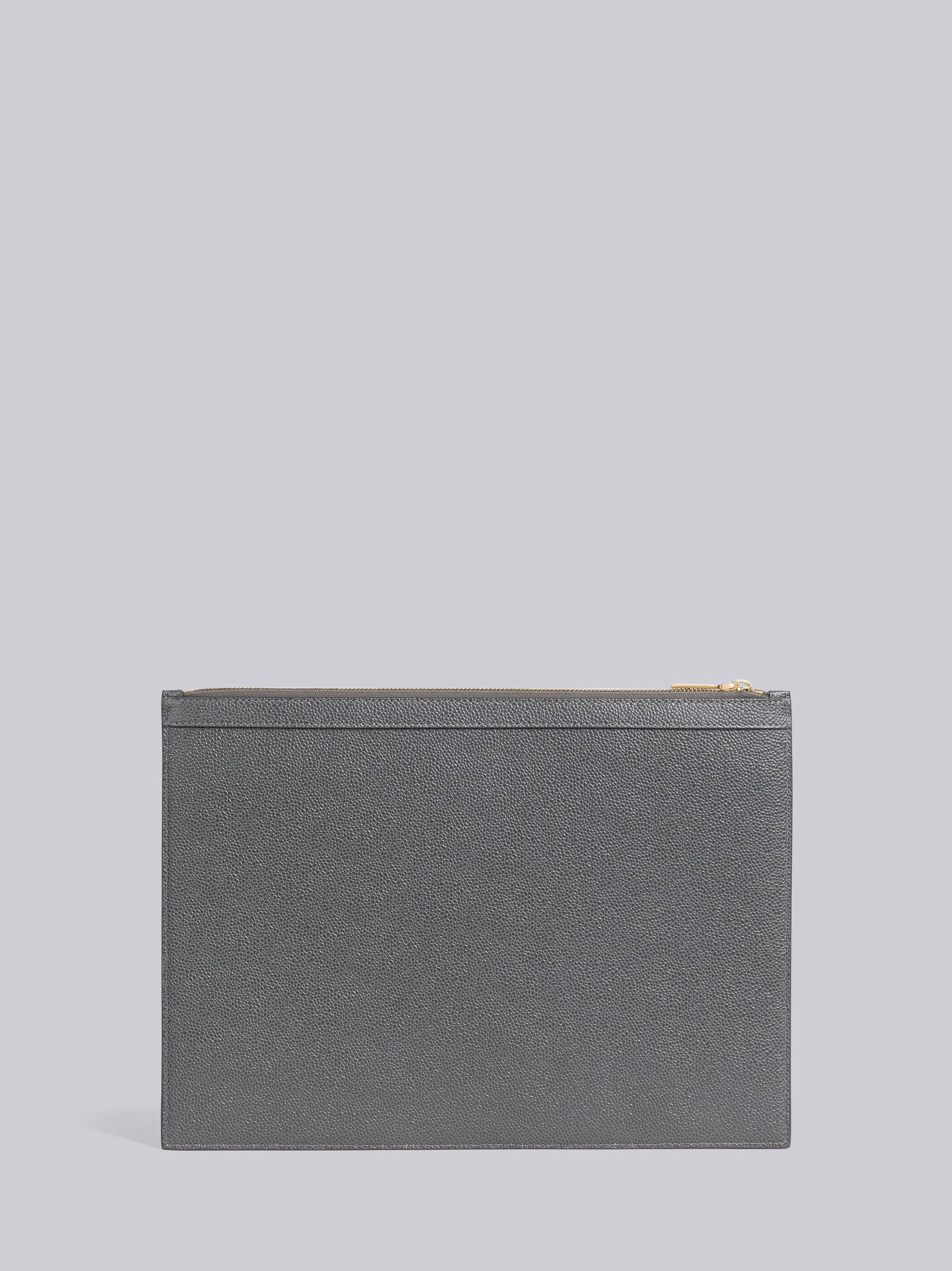Thom Browne Large Zipper Laptop Holder (39X28CM) In Pebble Grain - Black
