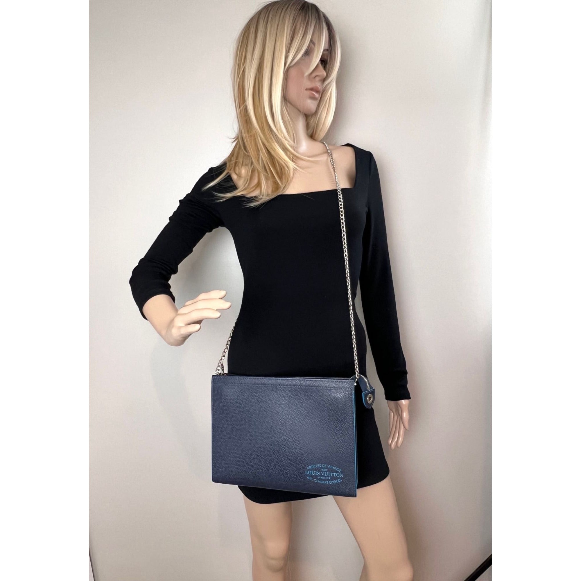 Louis Vuitton Pochette Voyage MM Taiga Dark Blue Leather Hand Bag Limited Edition - 7