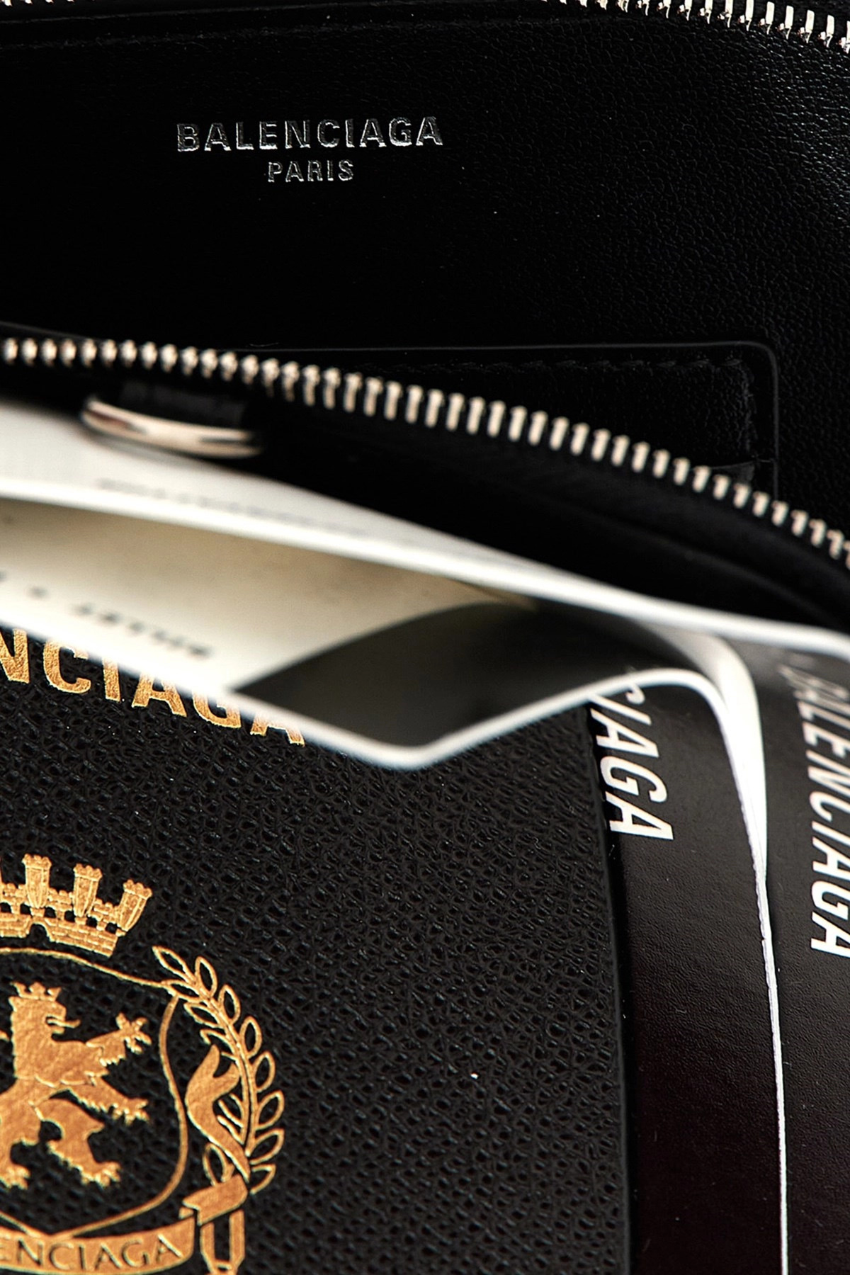 'Passport Phone Holder' card holder - 3