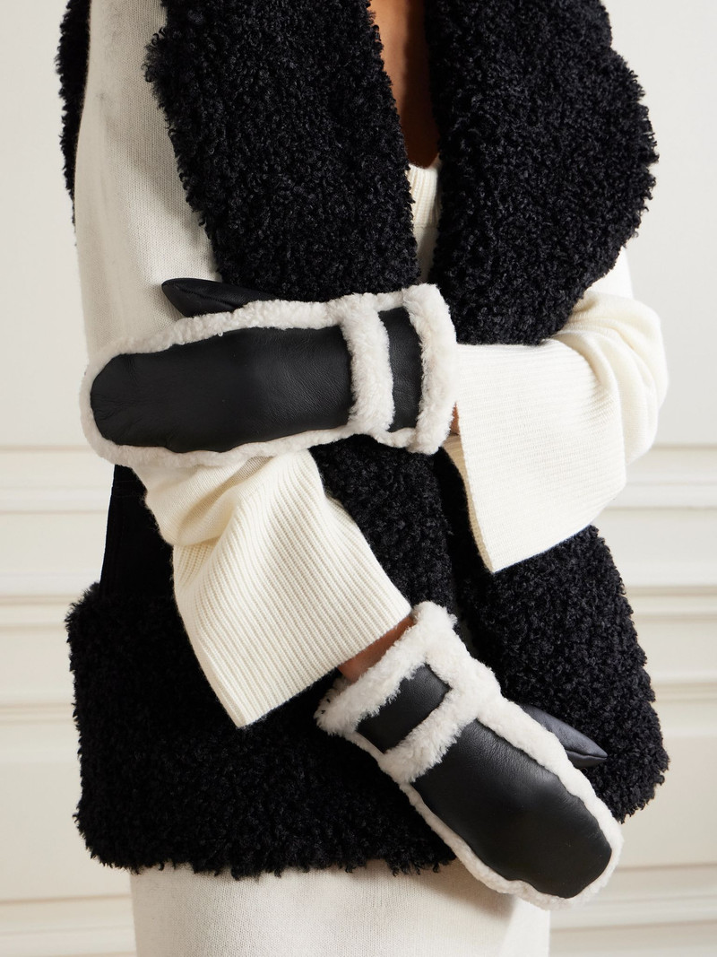 Yves Salomon Shearling mittens Black outlook