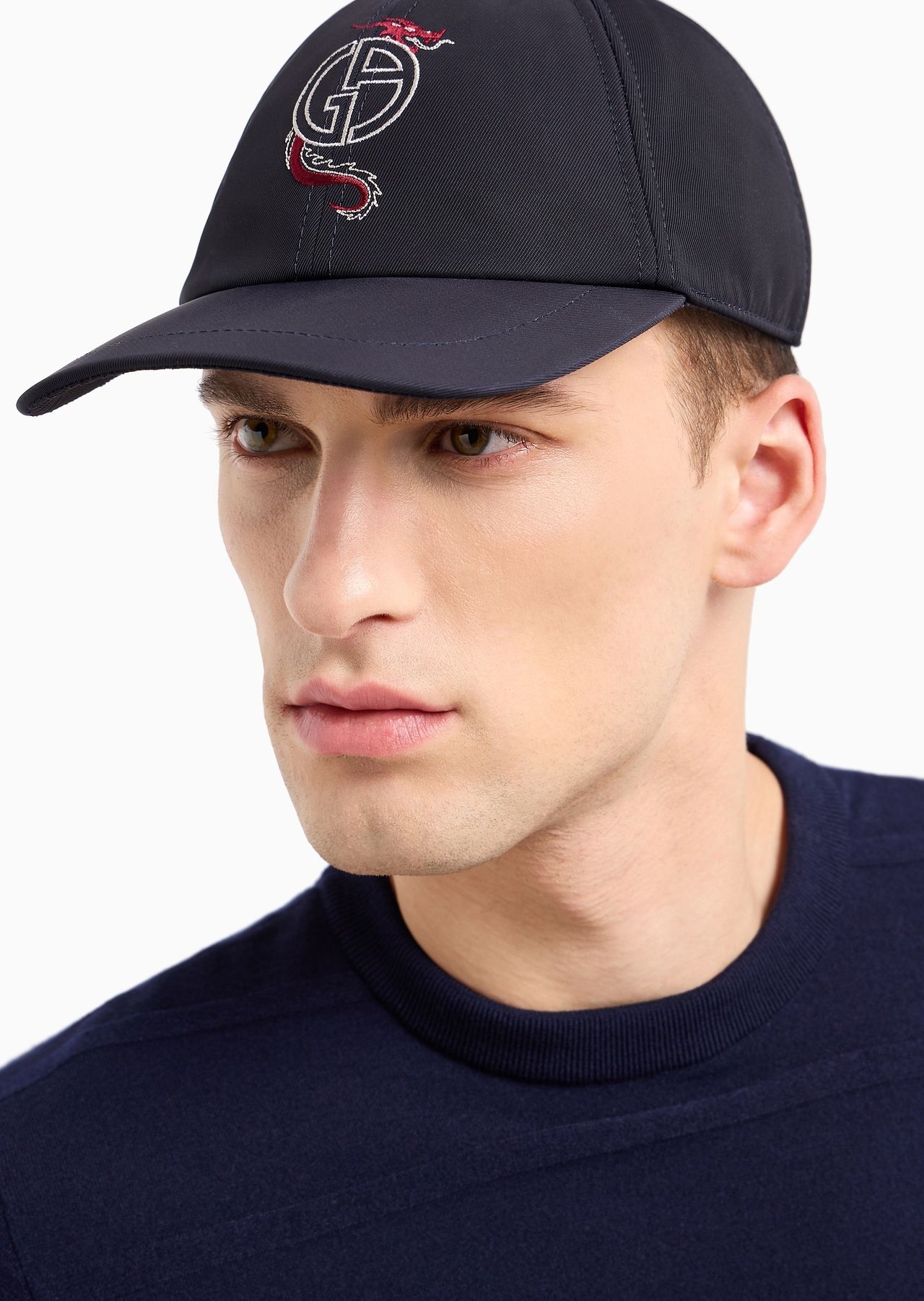 Baseball cap with embroidered logo - 3