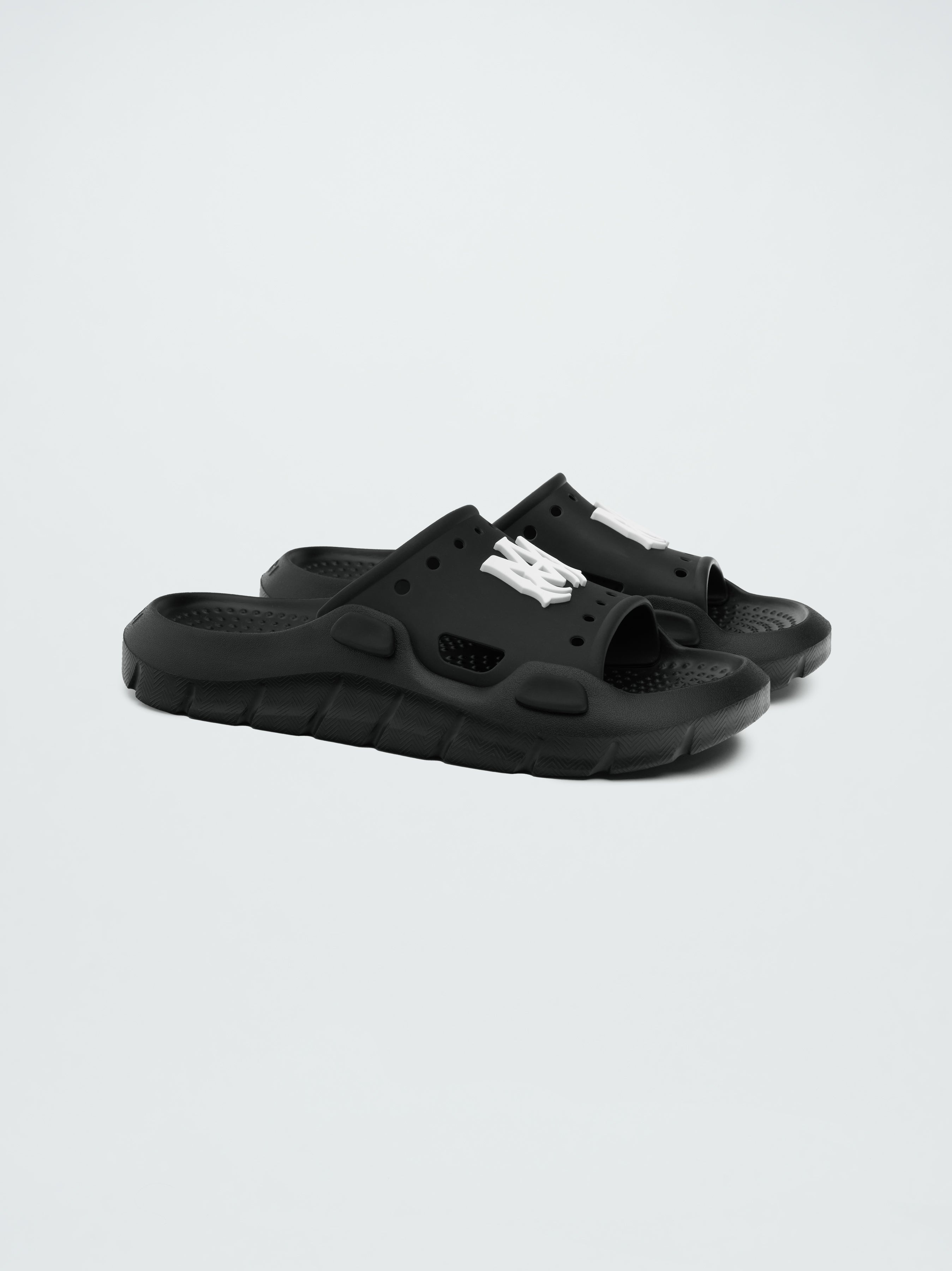 【AMIRI】ブラック Sunday プールスライド AMIRI Sunday slides for Men - Black in UAE | Level Shoes
