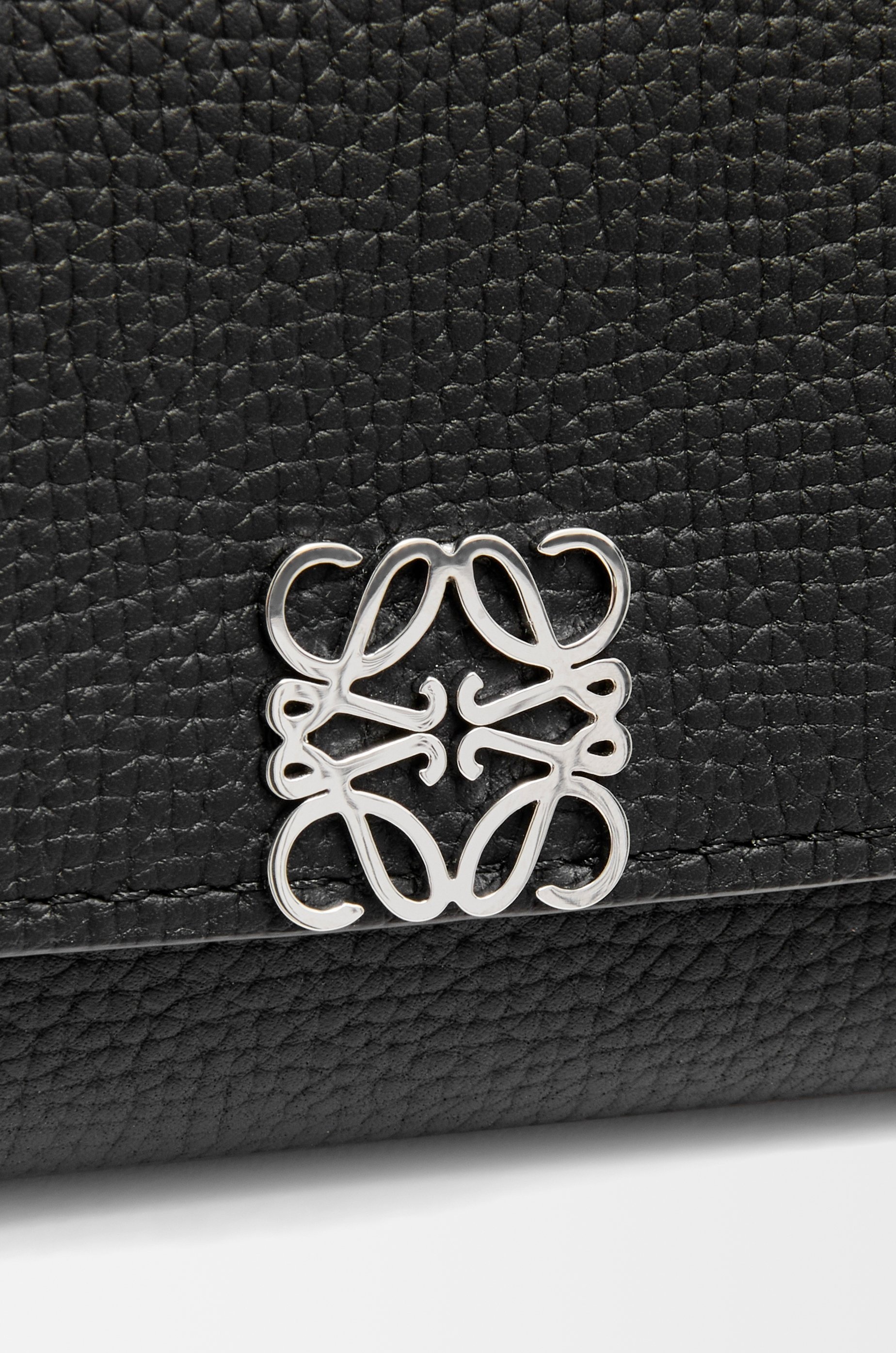Anagram small vertical wallet in pebble grained calfskin - 5