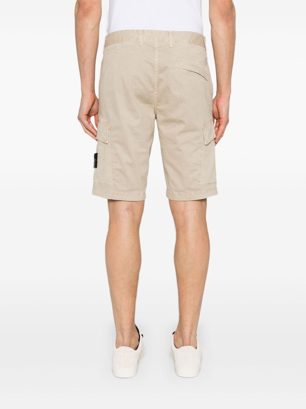 Compass-badge cargo shorts - 4