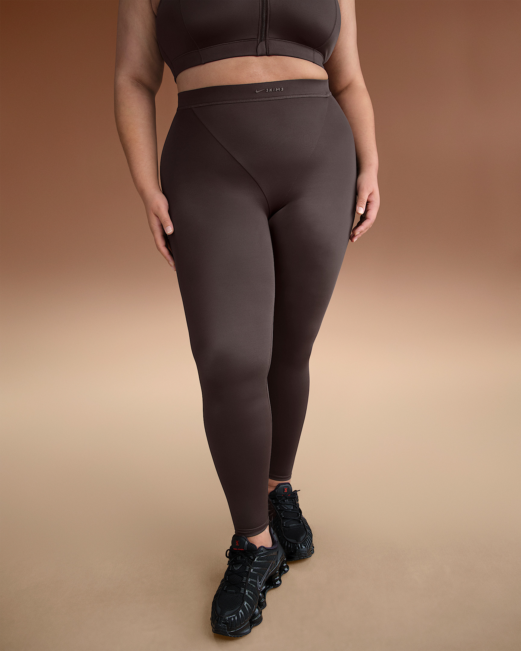 NikeSKIMS Shine Women's High-Waisted V-Panel 26" Leggings - 7