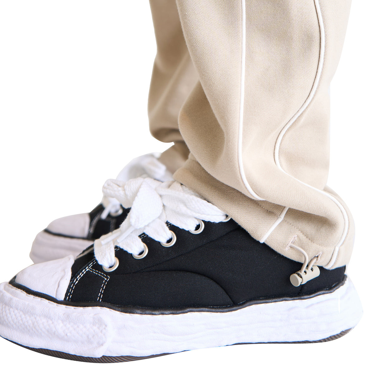 RELAXED FLEECE SWEATPANTS WITH PIPING (TIMBER/CLOUD WHITE) - 6