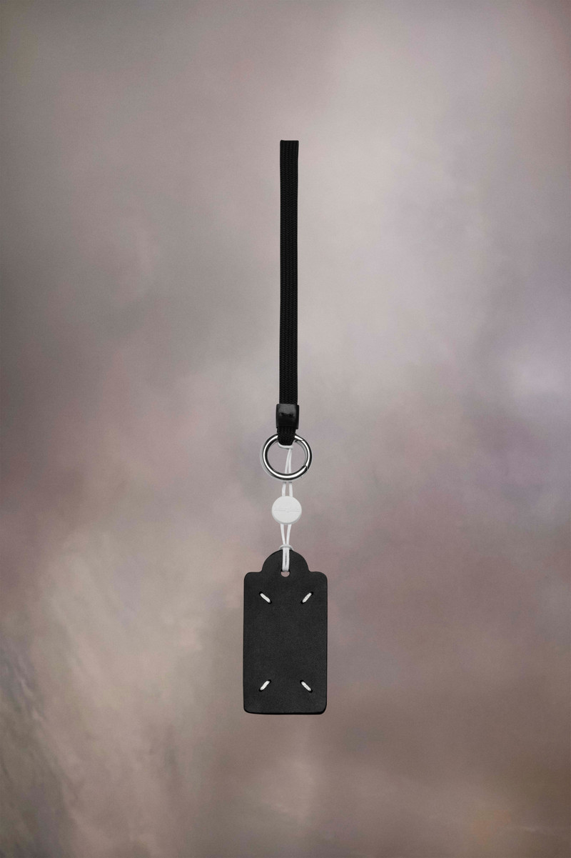 Maison Margiela Four stitches lace keyring outlook