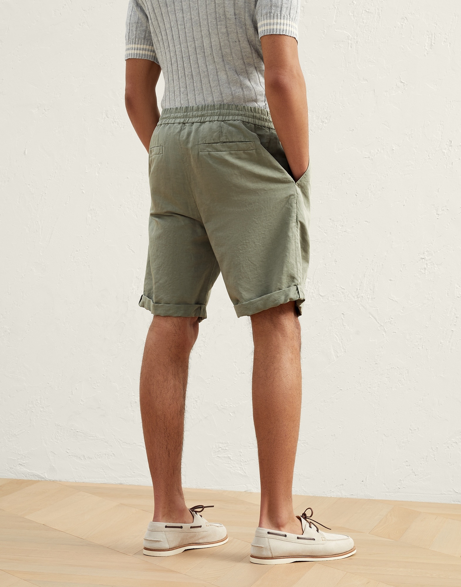 Garment-dyed basic fit Bermuda shorts in twisted linen and cotton gabardine with drawstring and plea - 2
