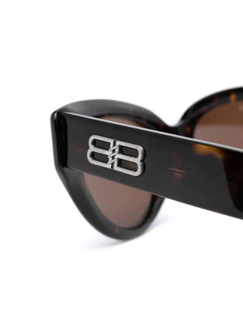 logo-plaque cat-eye sunglasses 3