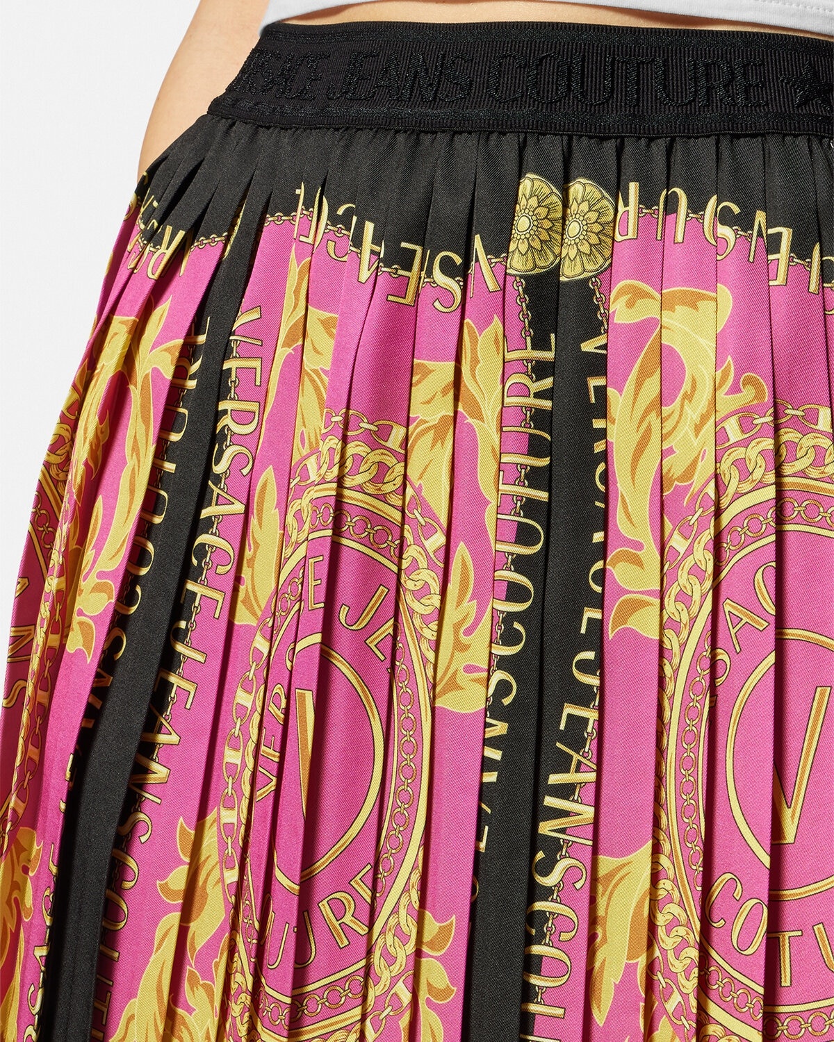 V-Emblem Chain Pleated Mini Skirt - 5
