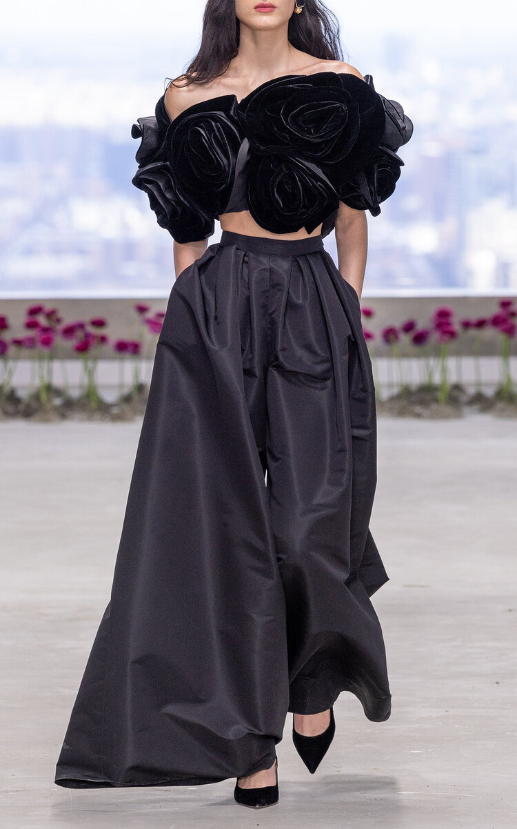Flower-Detailed Top black - 5