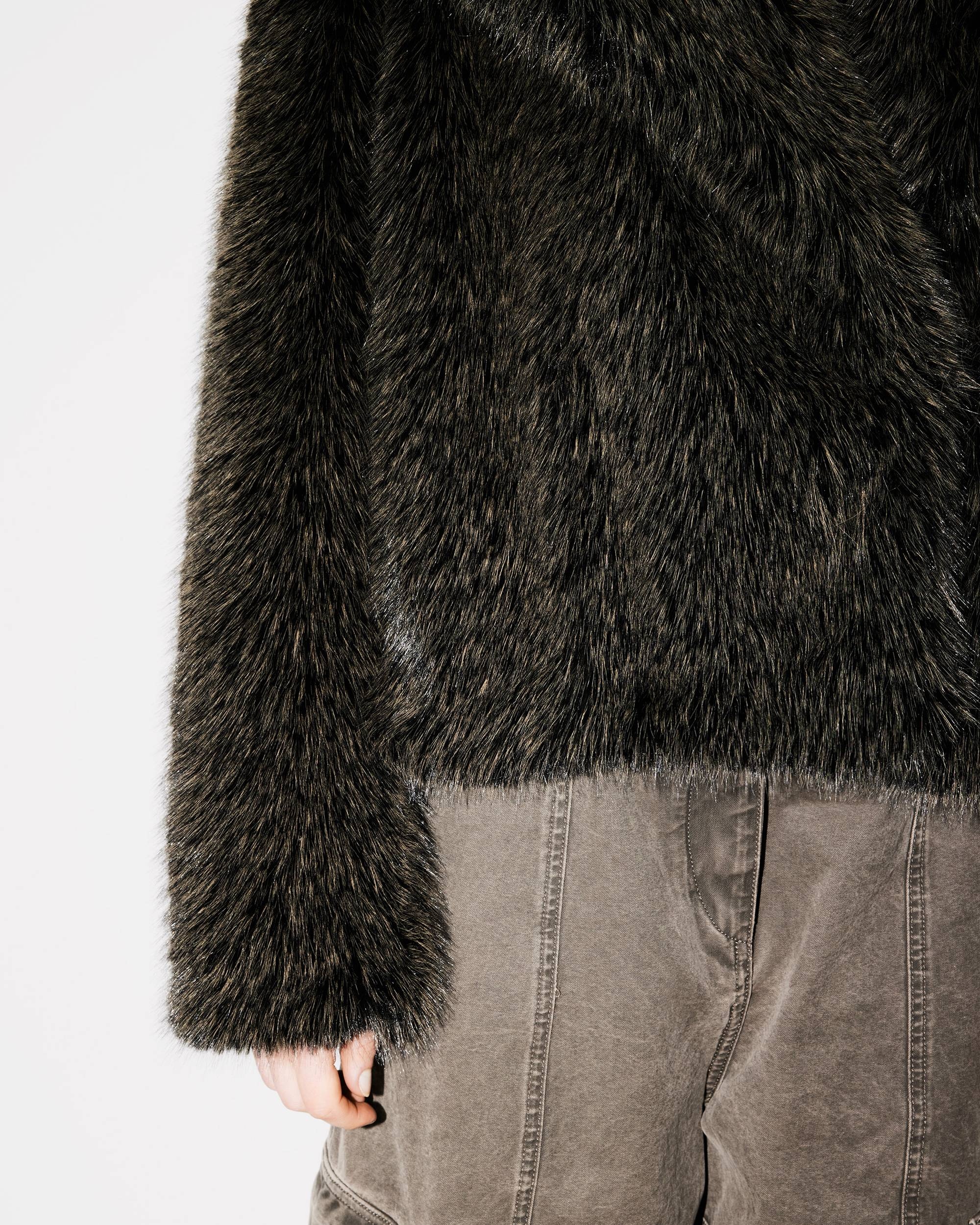 Short blouson in fake fur - 7