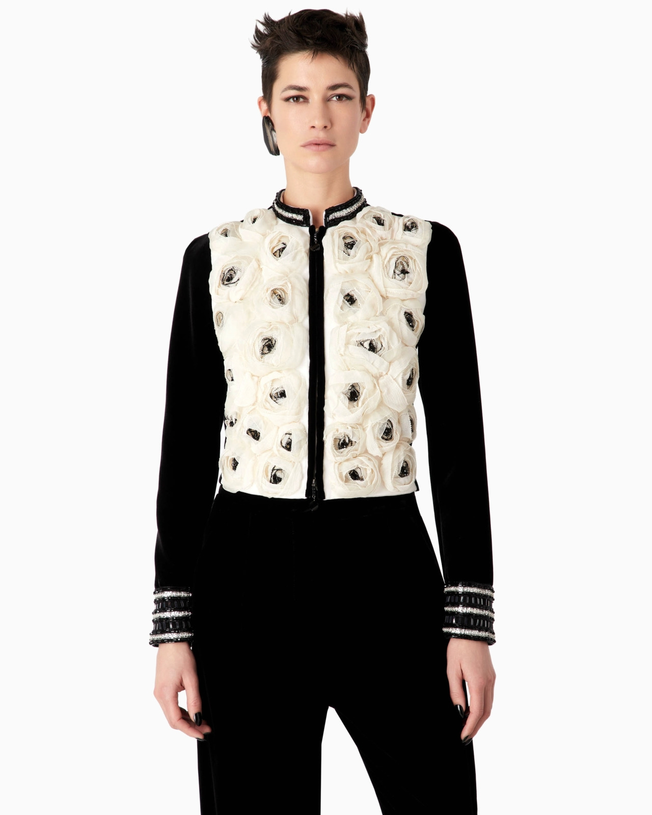 Short velvet jacket with embroidered roses - 2