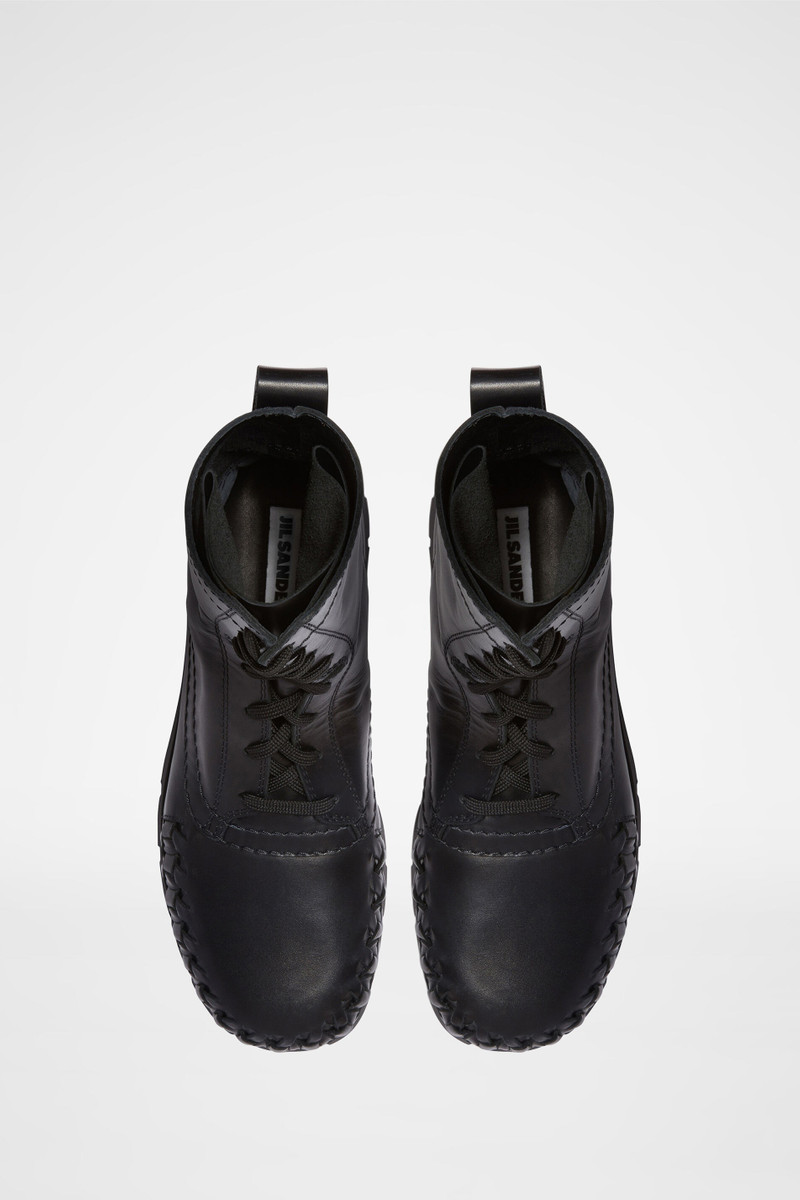Lace-Up Boots 2