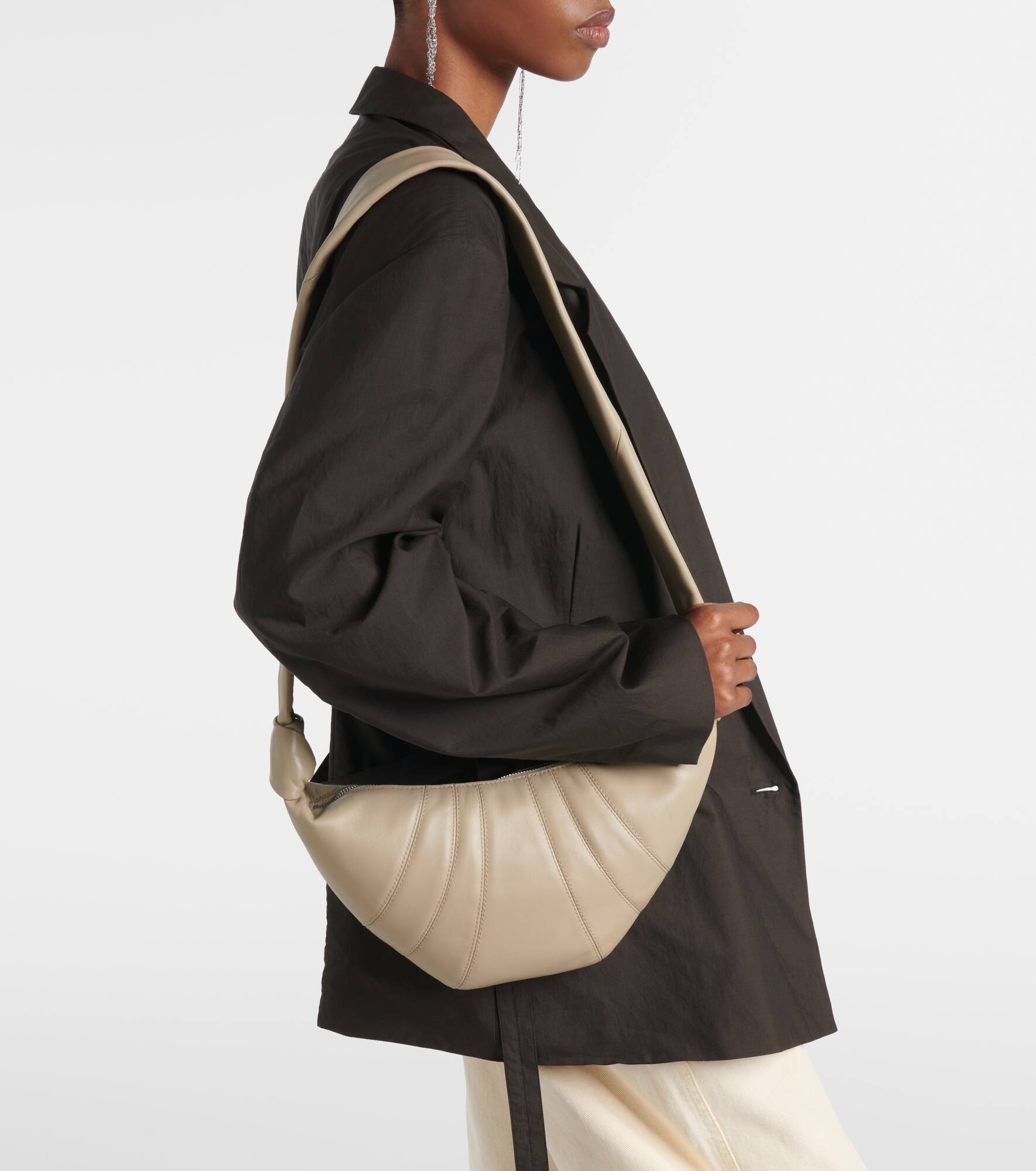 Croissant Small leather shoulder bag - 2