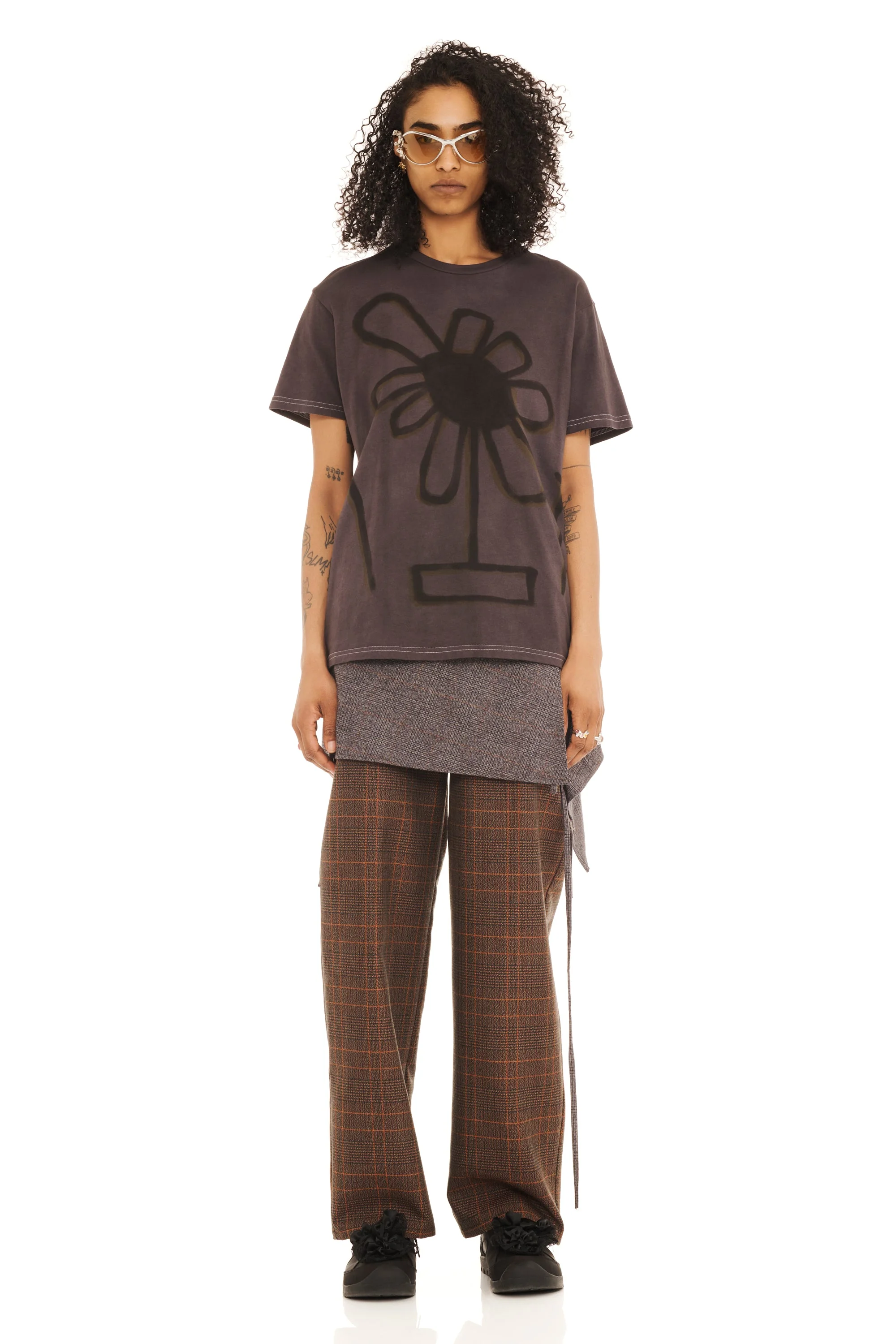 DARK CHARCOAL FLOWER POT PAINTED TEE - 1