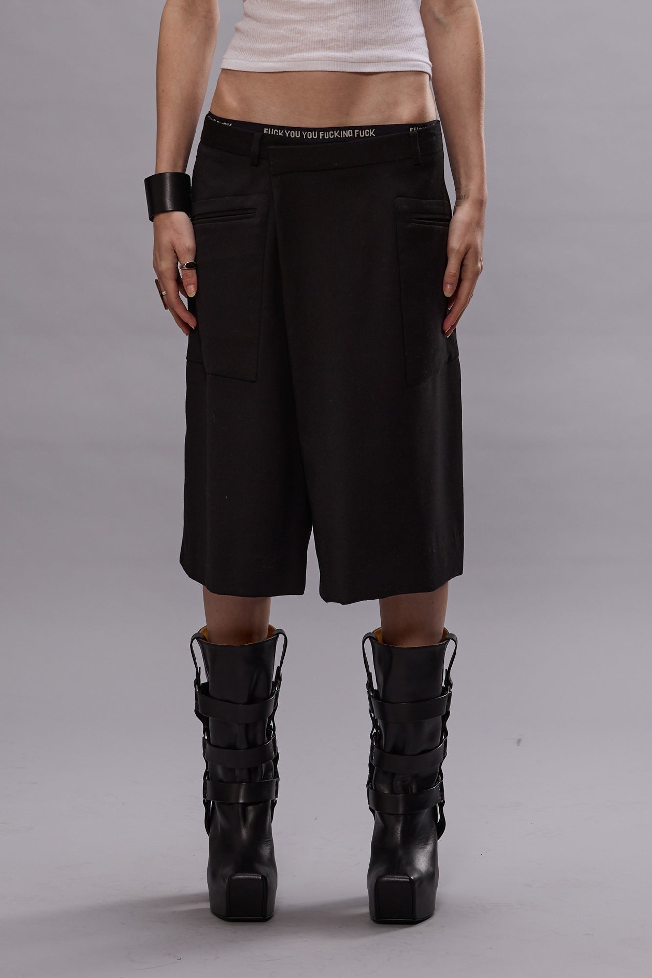 CROSSOVER KNEE-LENGTH SHORTS - 3