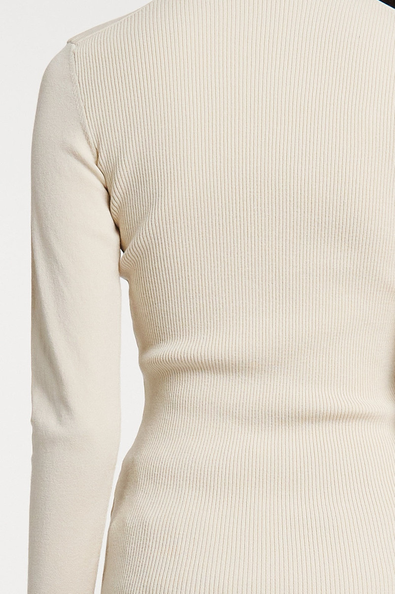 KNIT TOP FRONT WAIST LINE CUTOUT LIP APPLIQUÉ IVORY 8