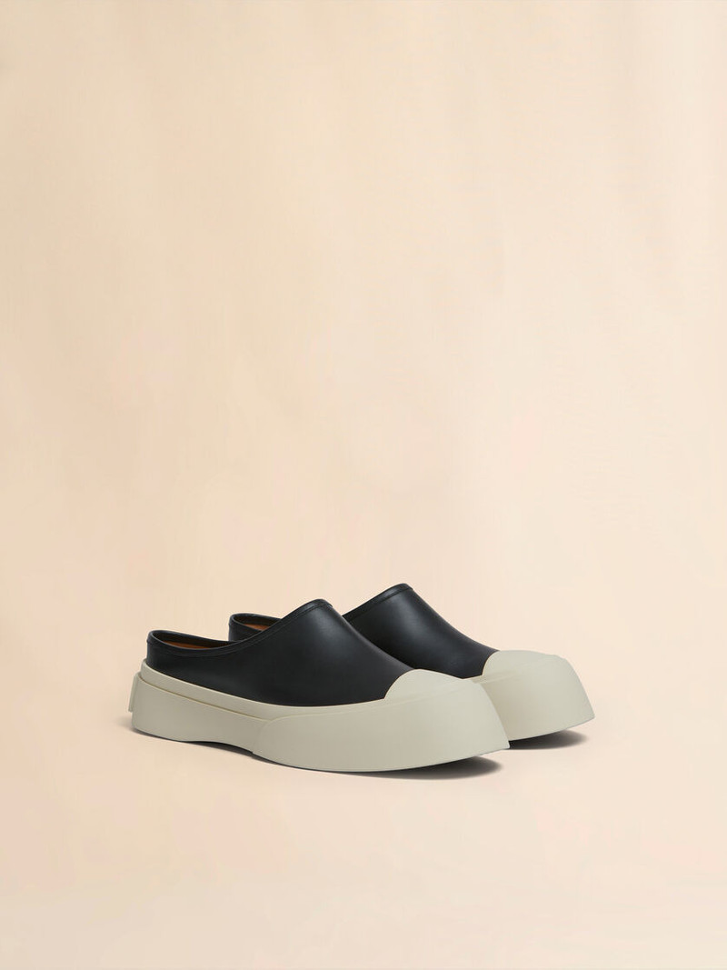 BLACK LEATHER PABLO SABOT 2