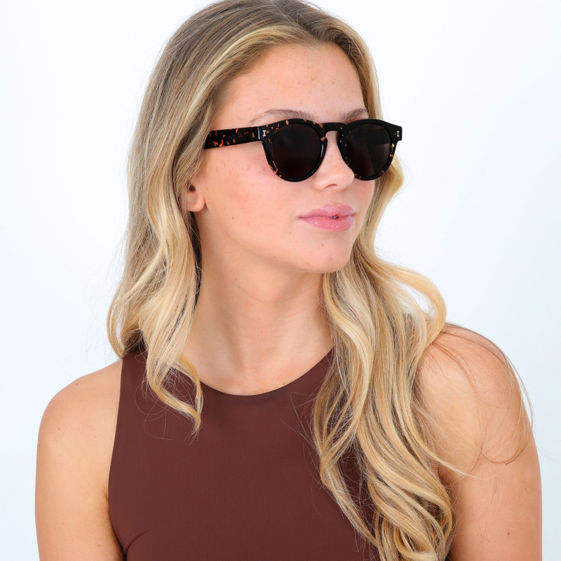 illesteva Leonard Sunglasses outlook