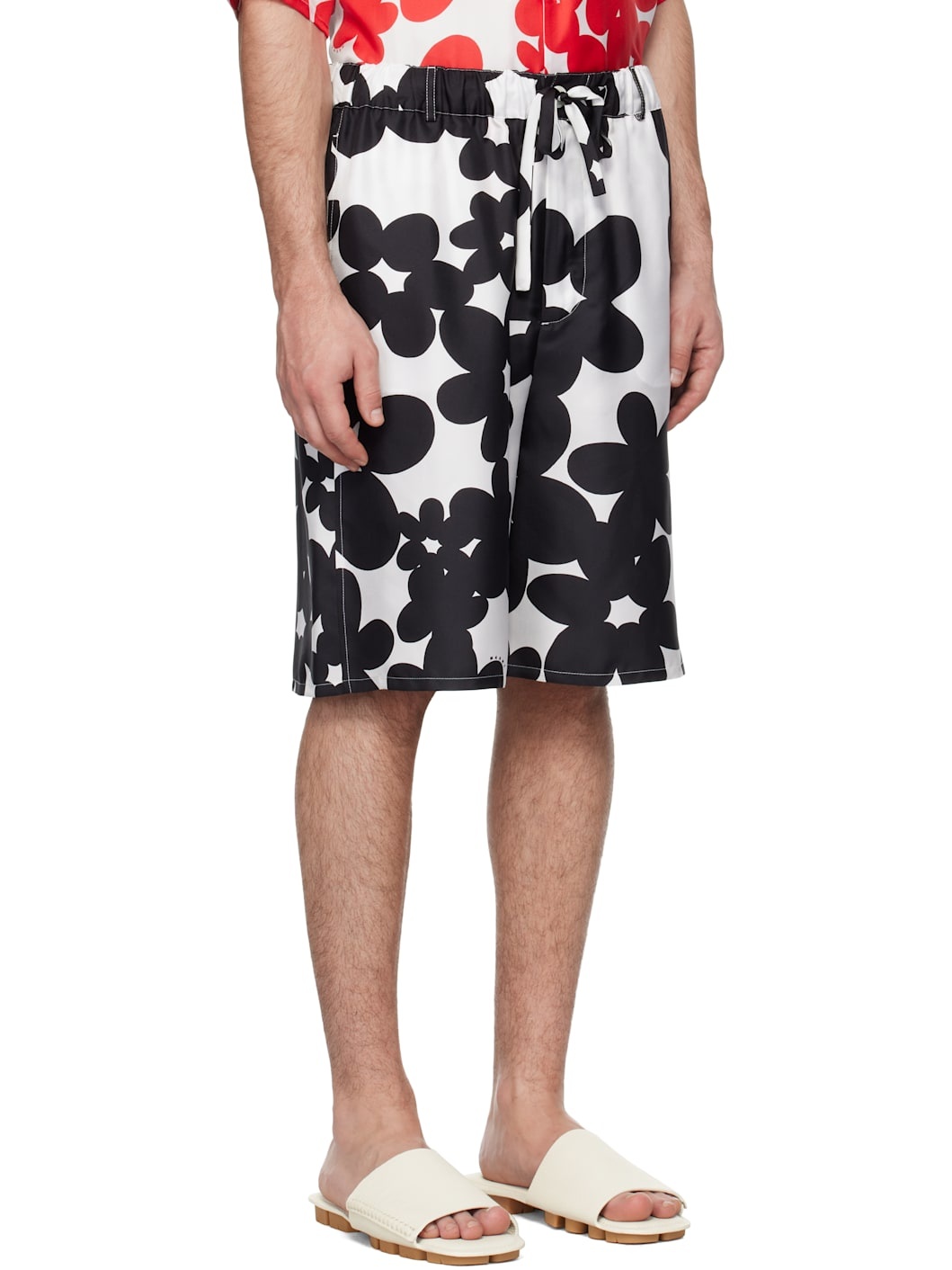 Black & White Dillies Print Silk Bermuda Shorts - 2