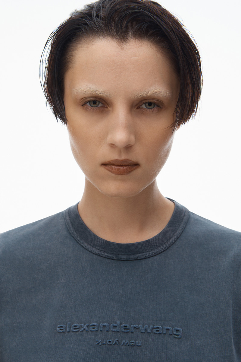 shrunken logo embossed tee in cotton 5