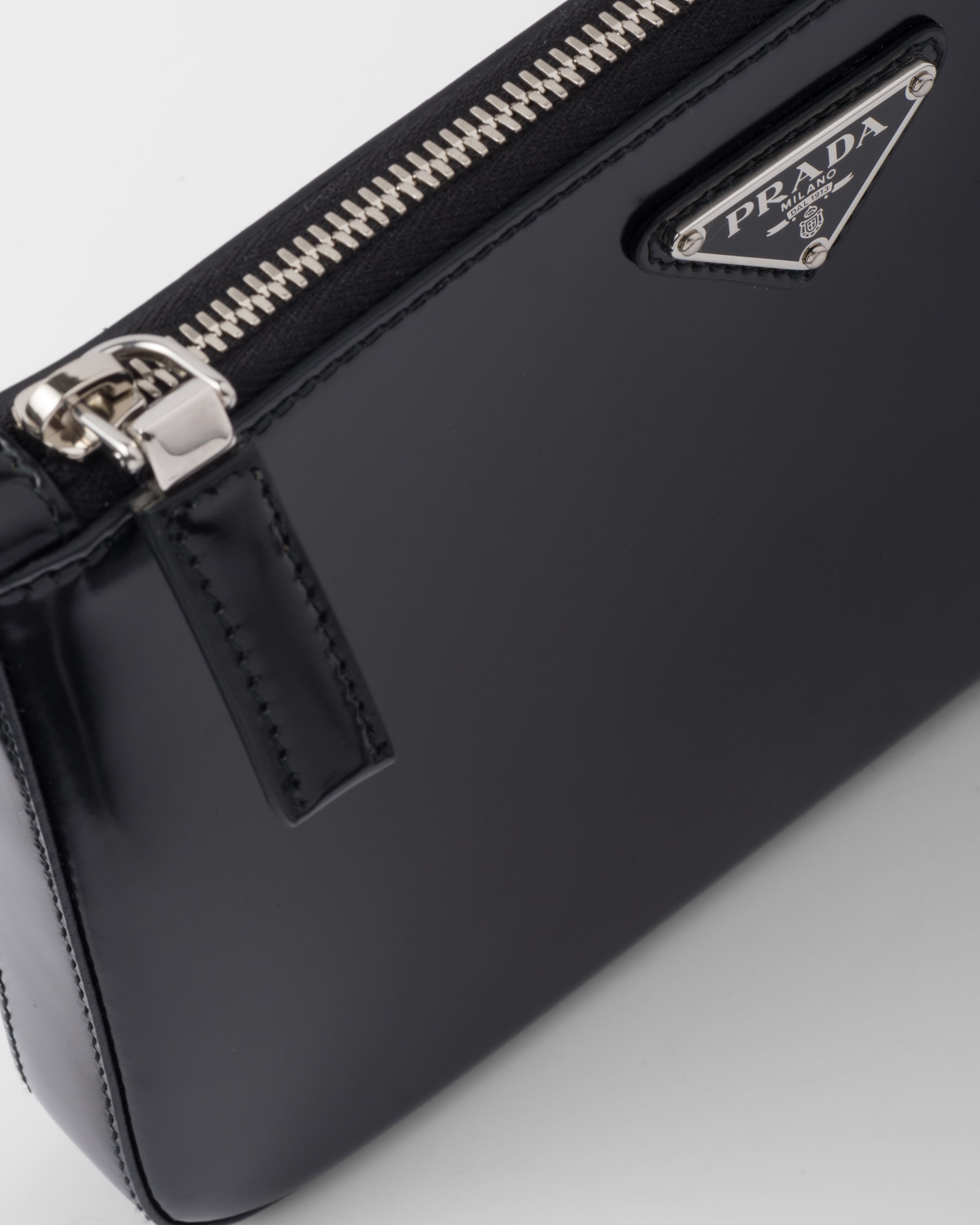 Brushed leather shoulder bag - 7