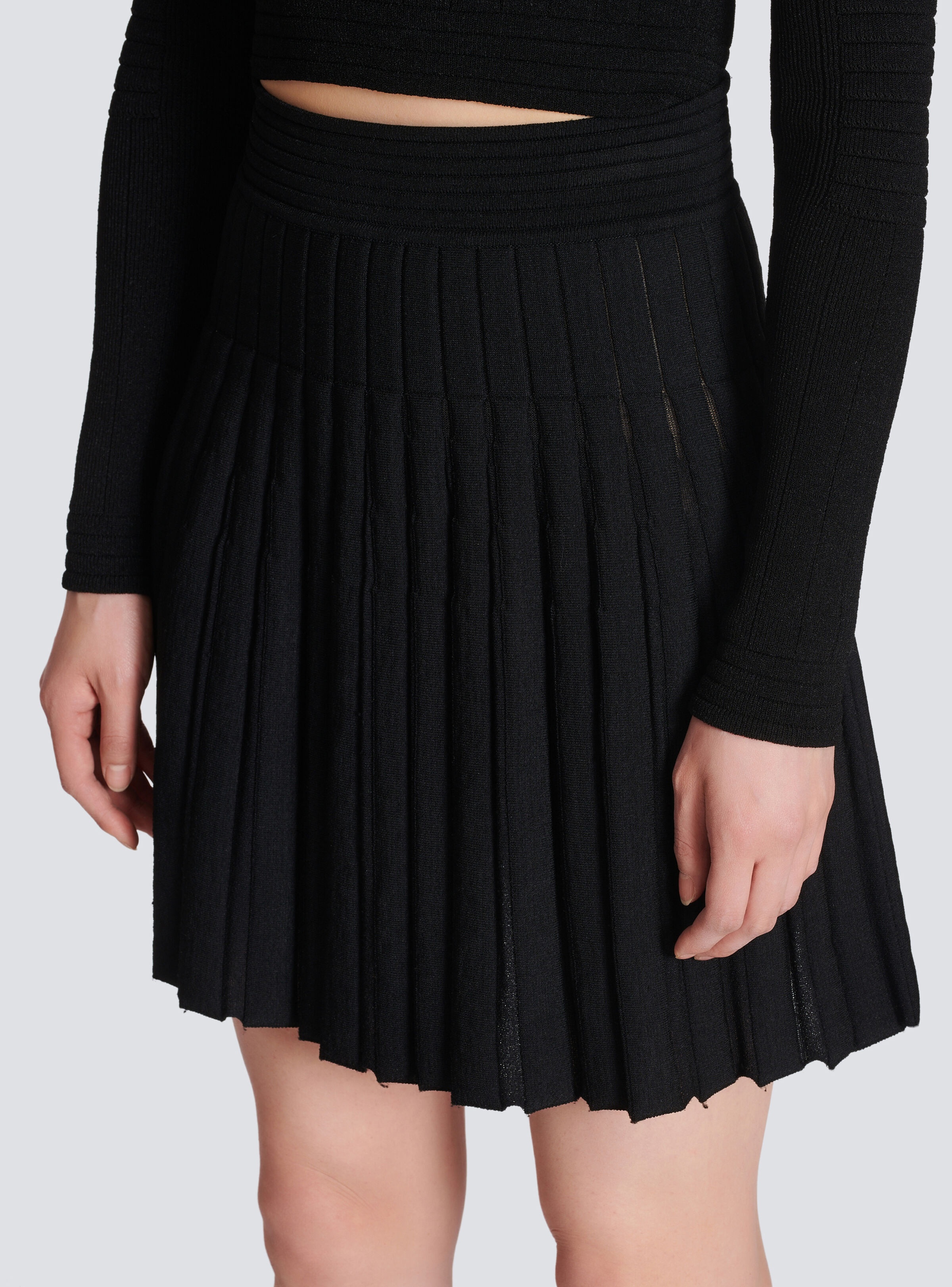 Short pleated knit skirt - 8