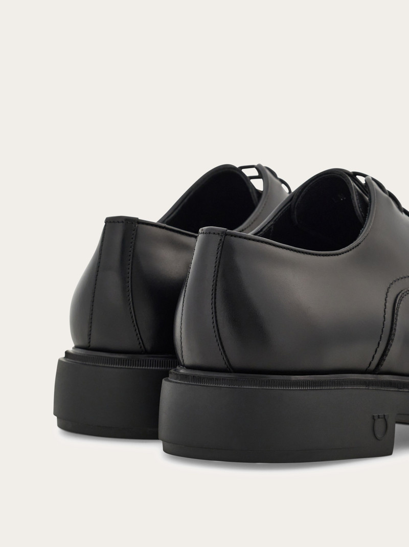 FERRAGAMO Oxford with toe cap outlook