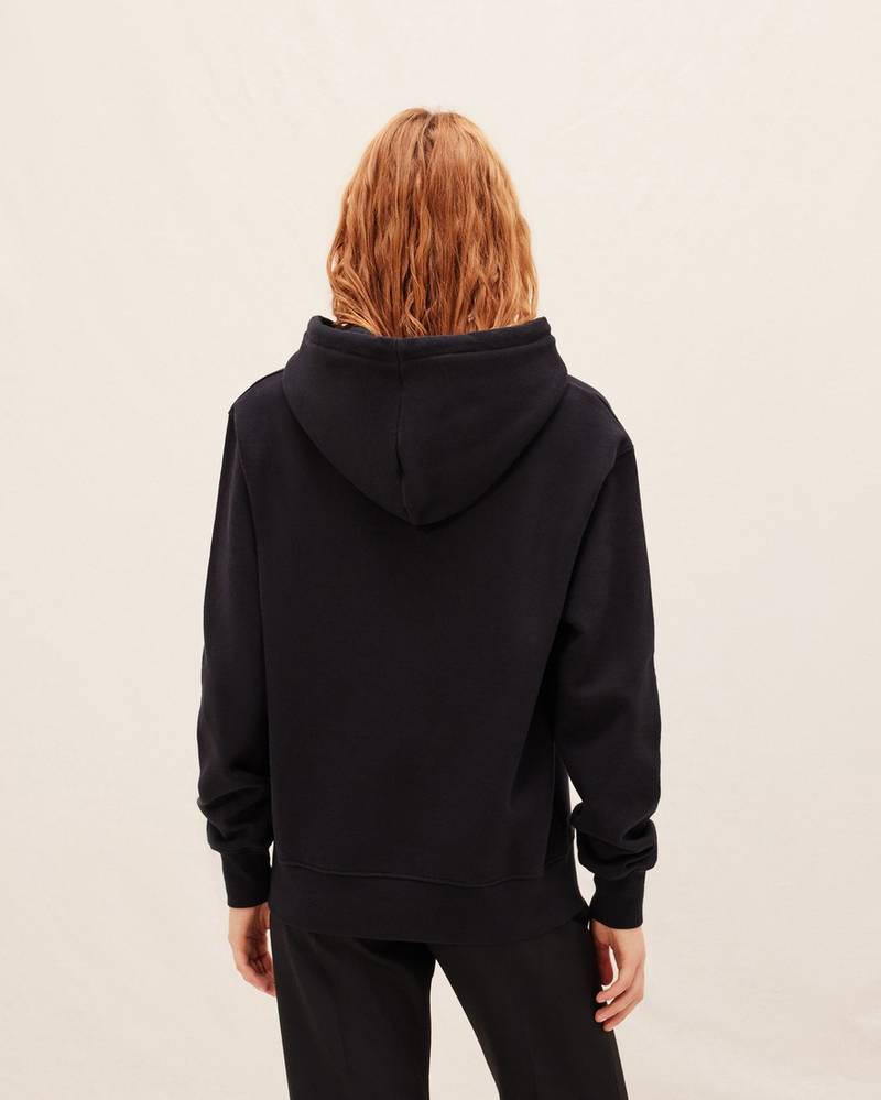 Le sweatshirt brodé 4