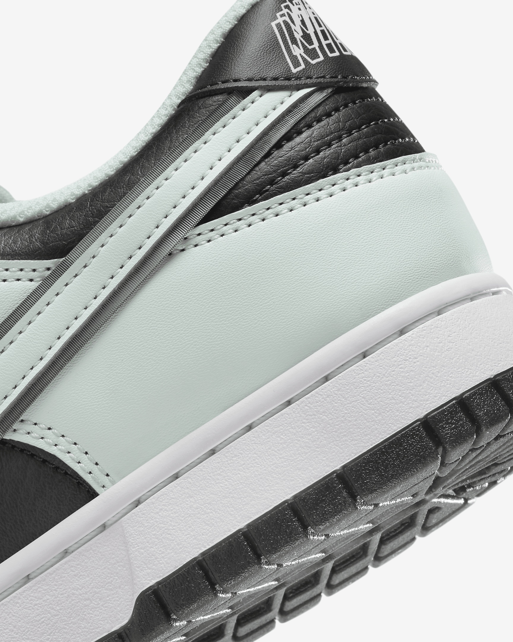 Nike Men's Dunk Low Retro Premium Shoes - 8