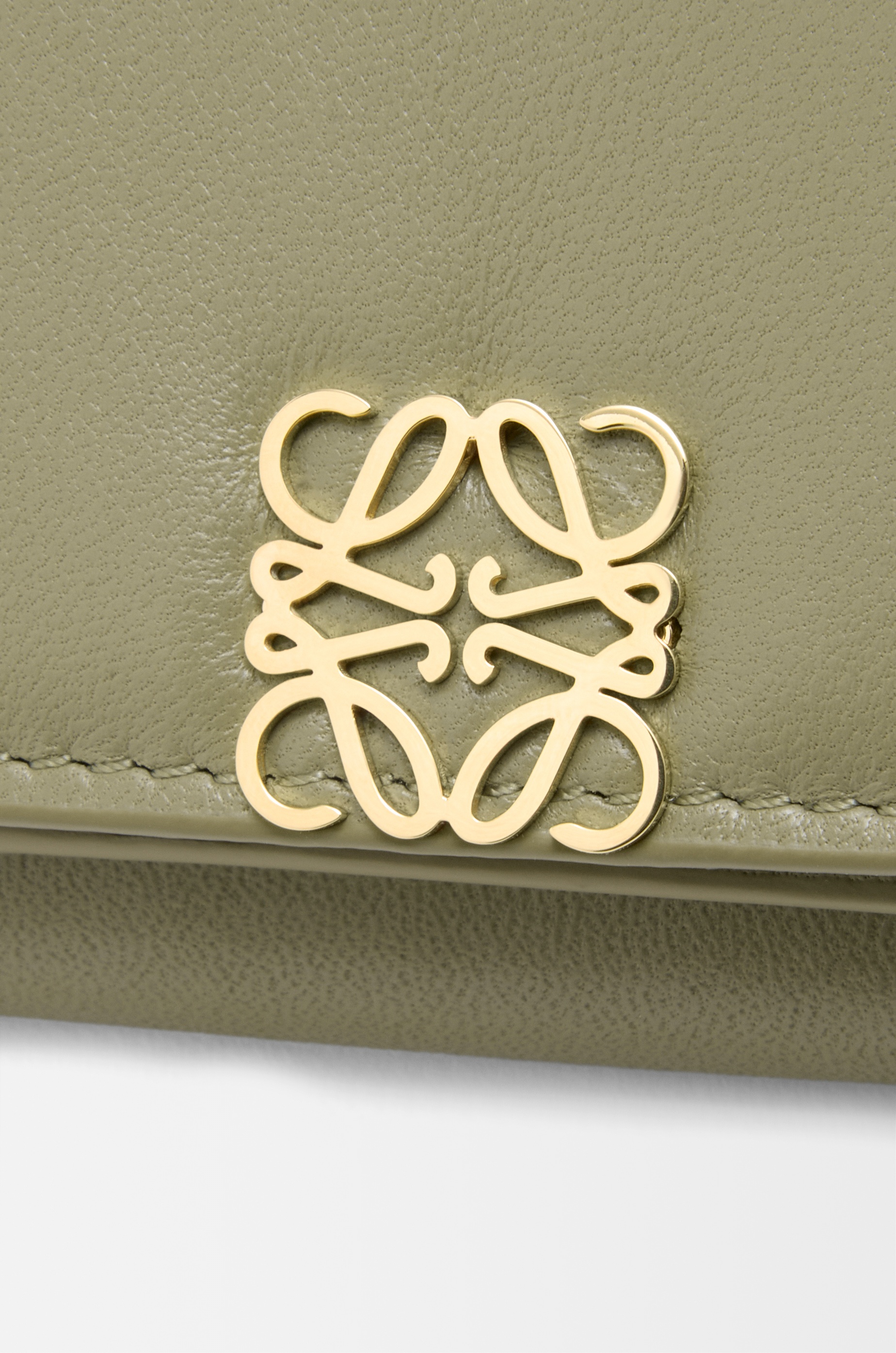 Puffer Anagram trifold wallet in shiny nappa calfskin - 6