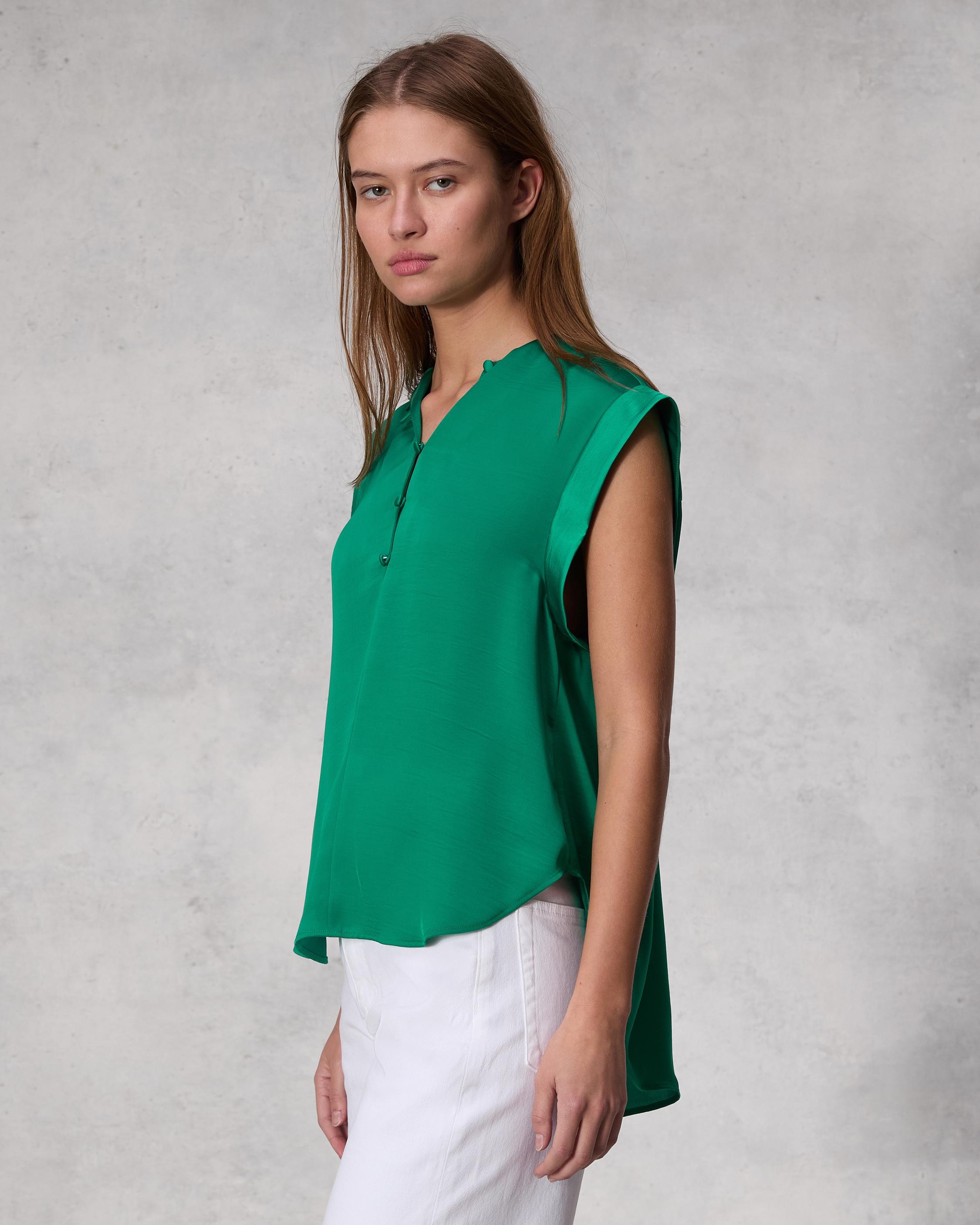 Maple Satin Top
Classic Fit - 4