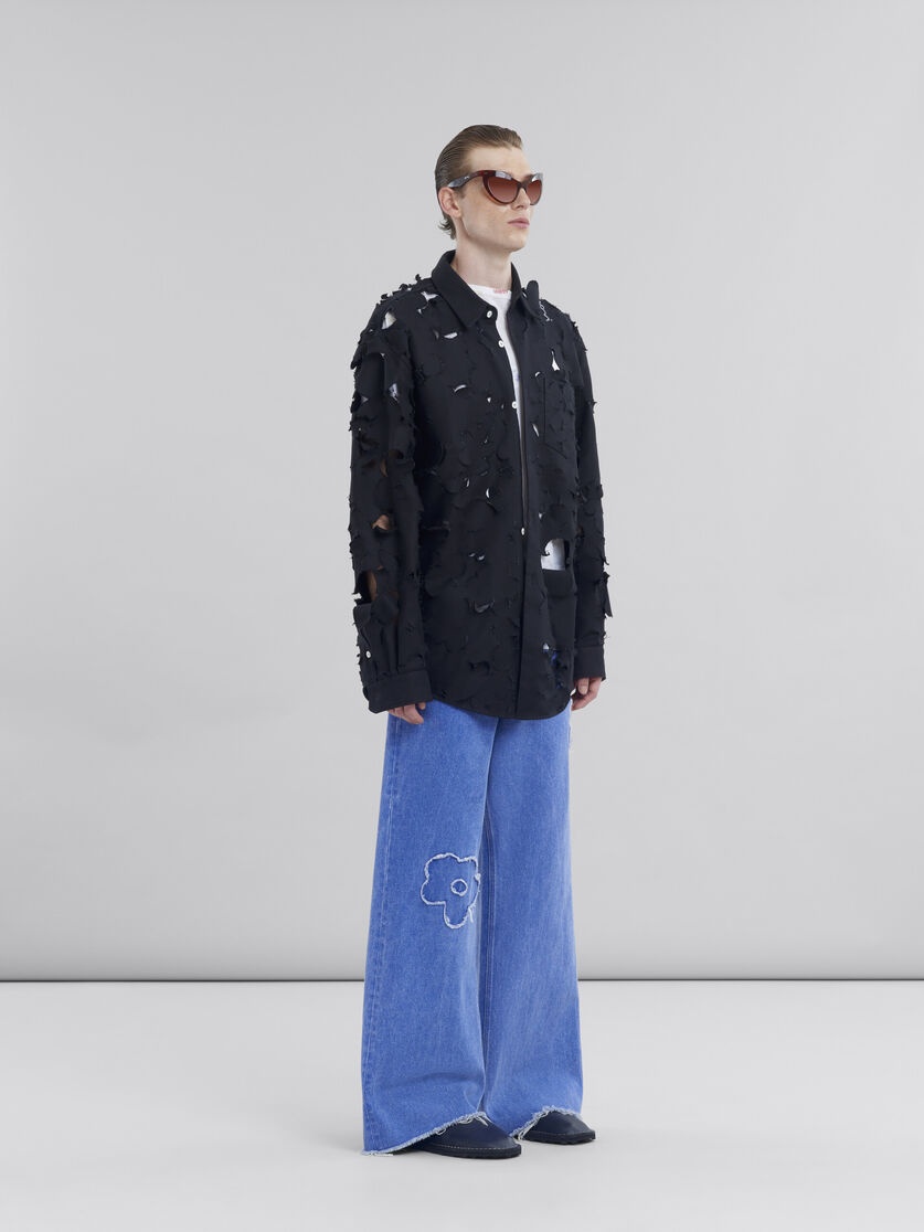 MID RISE BLUE JEANS WITH PATCH DETAIL - 5